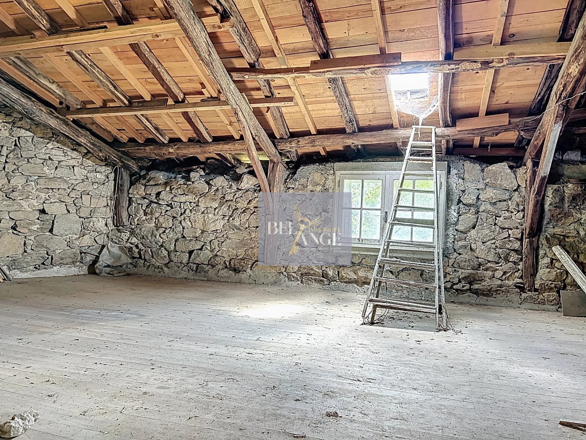 Maison en pierre - Cachet et fort potentiel — photo 20