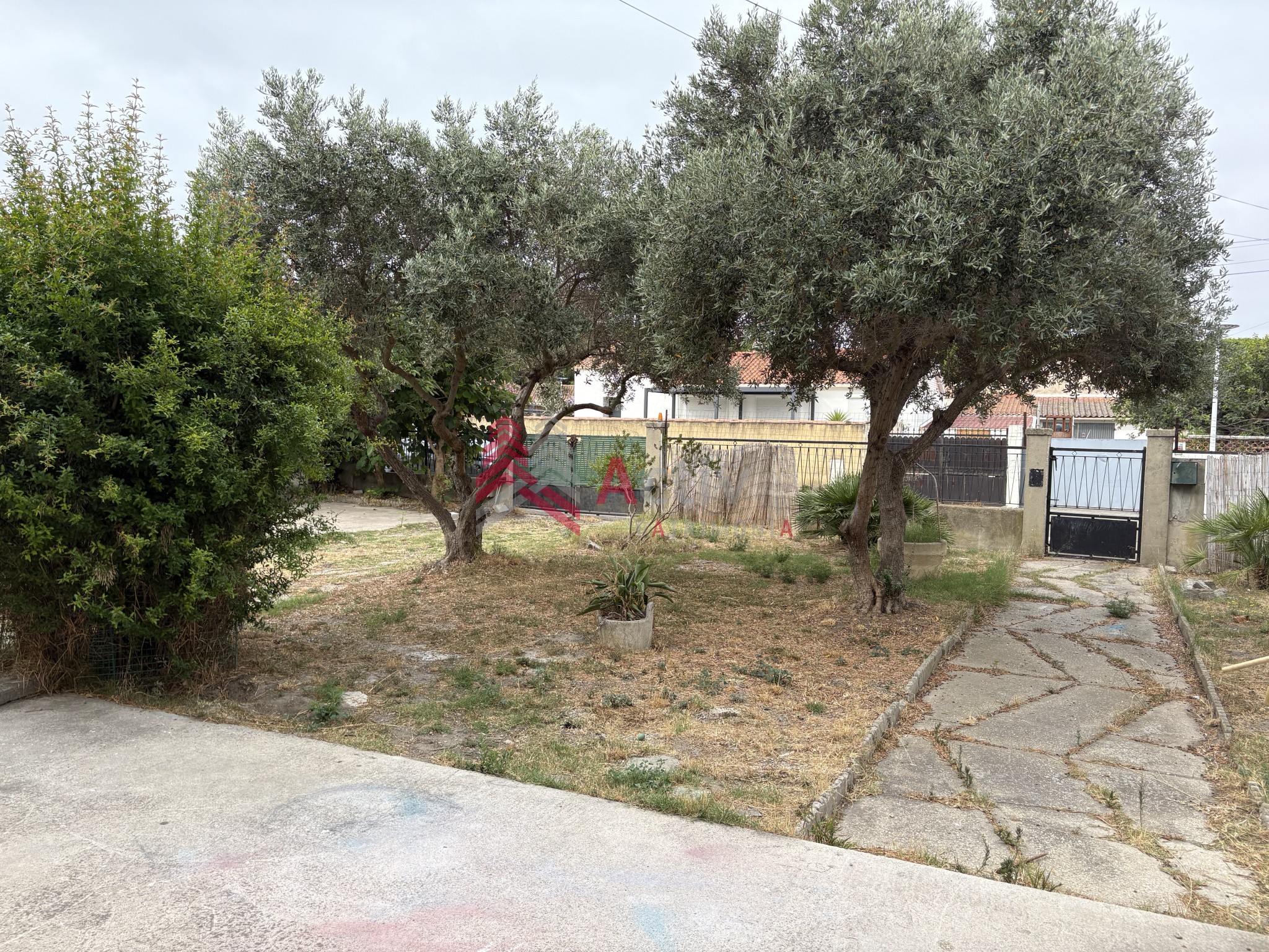 Port Saint Louis du Rhône, grande villa 161 m2 avec fort potentiel à vendre. — photo 2