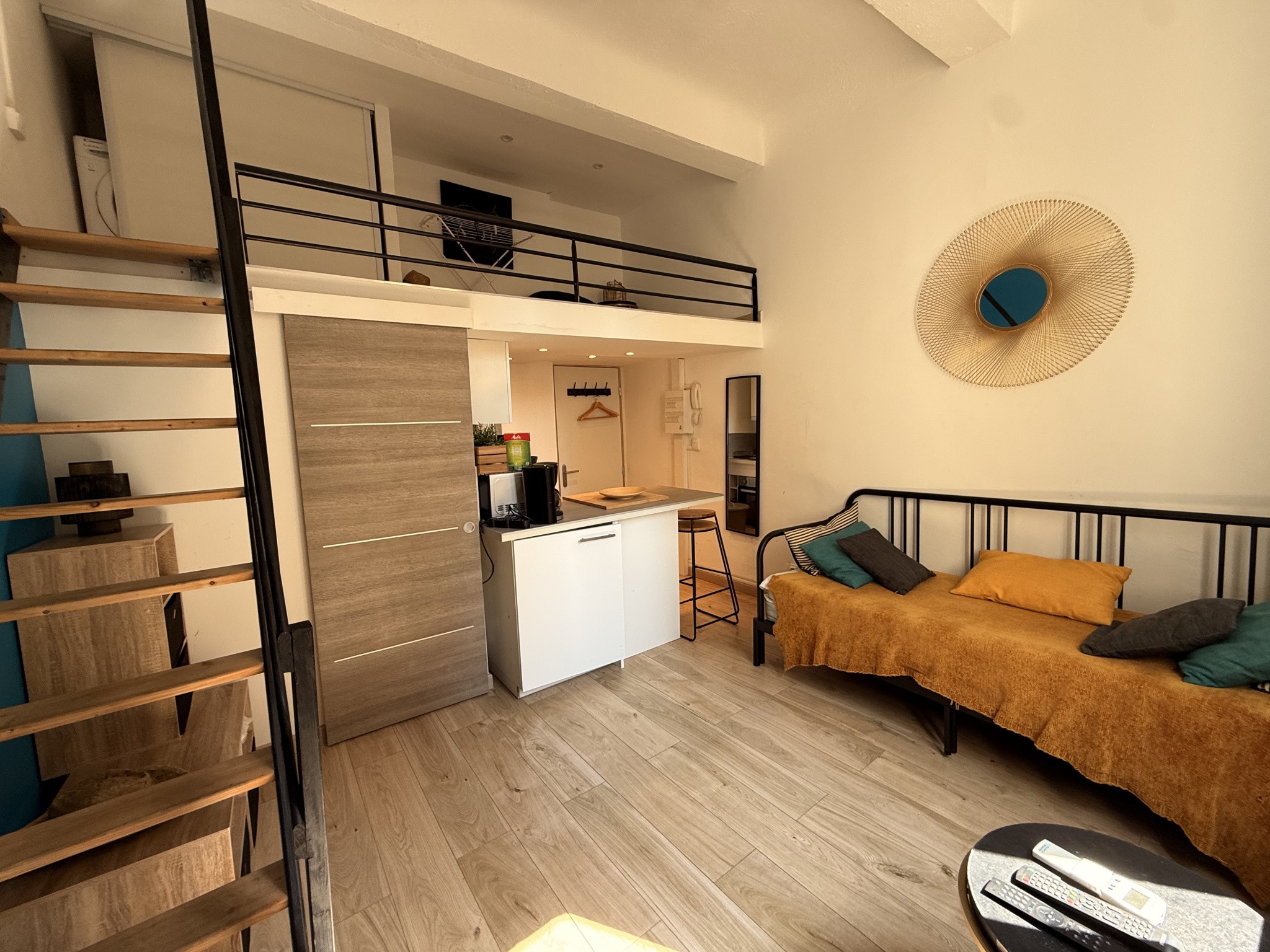 Aix en Provence, Cathédrale, Studio 17m2 meublé et rénové — photo 8