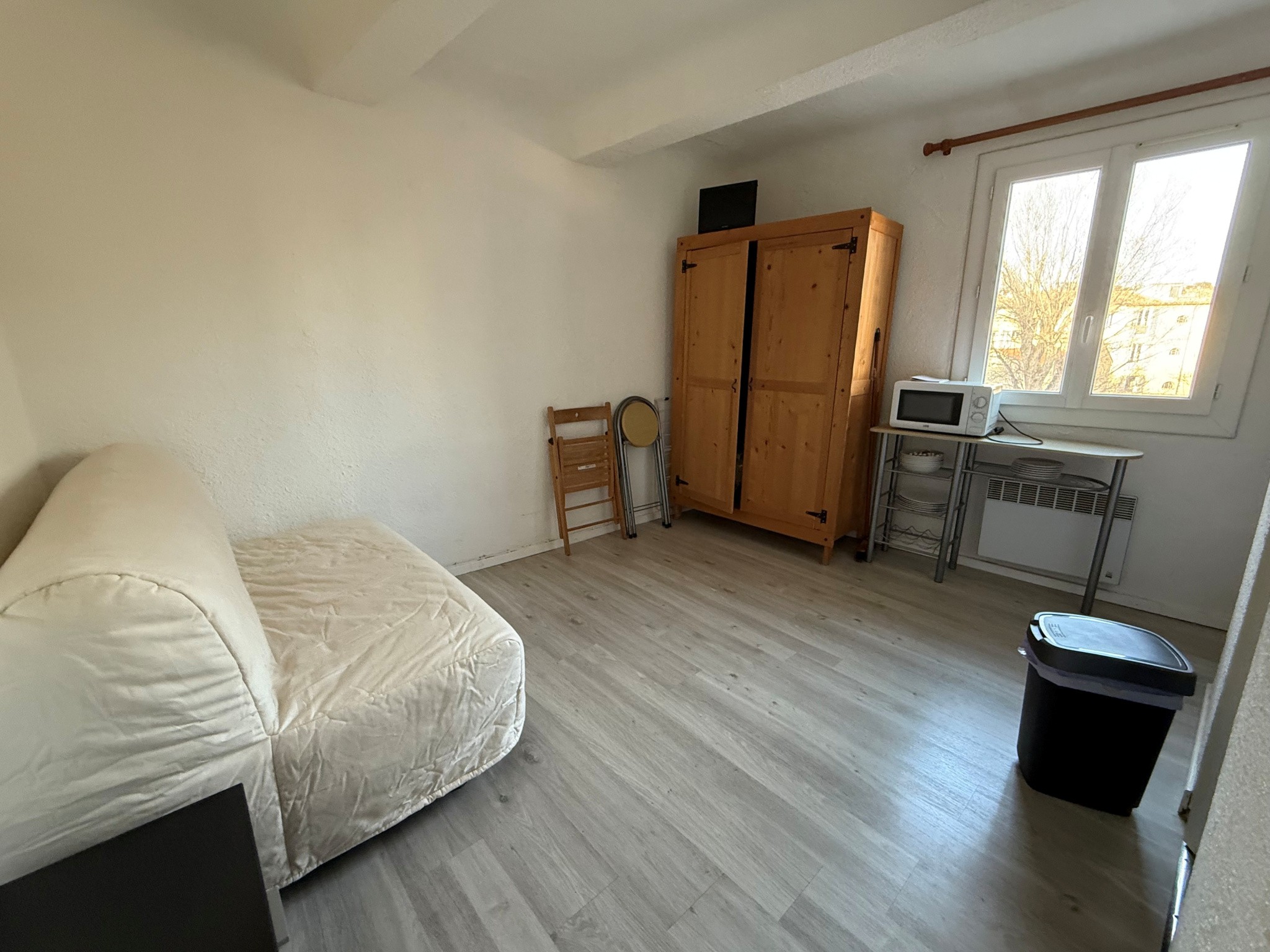 STUDIO MEUBLÉ DE 14 M2 - RUE JACQUE DE LA ROQUE - HYPER CENTRE — photo 2
