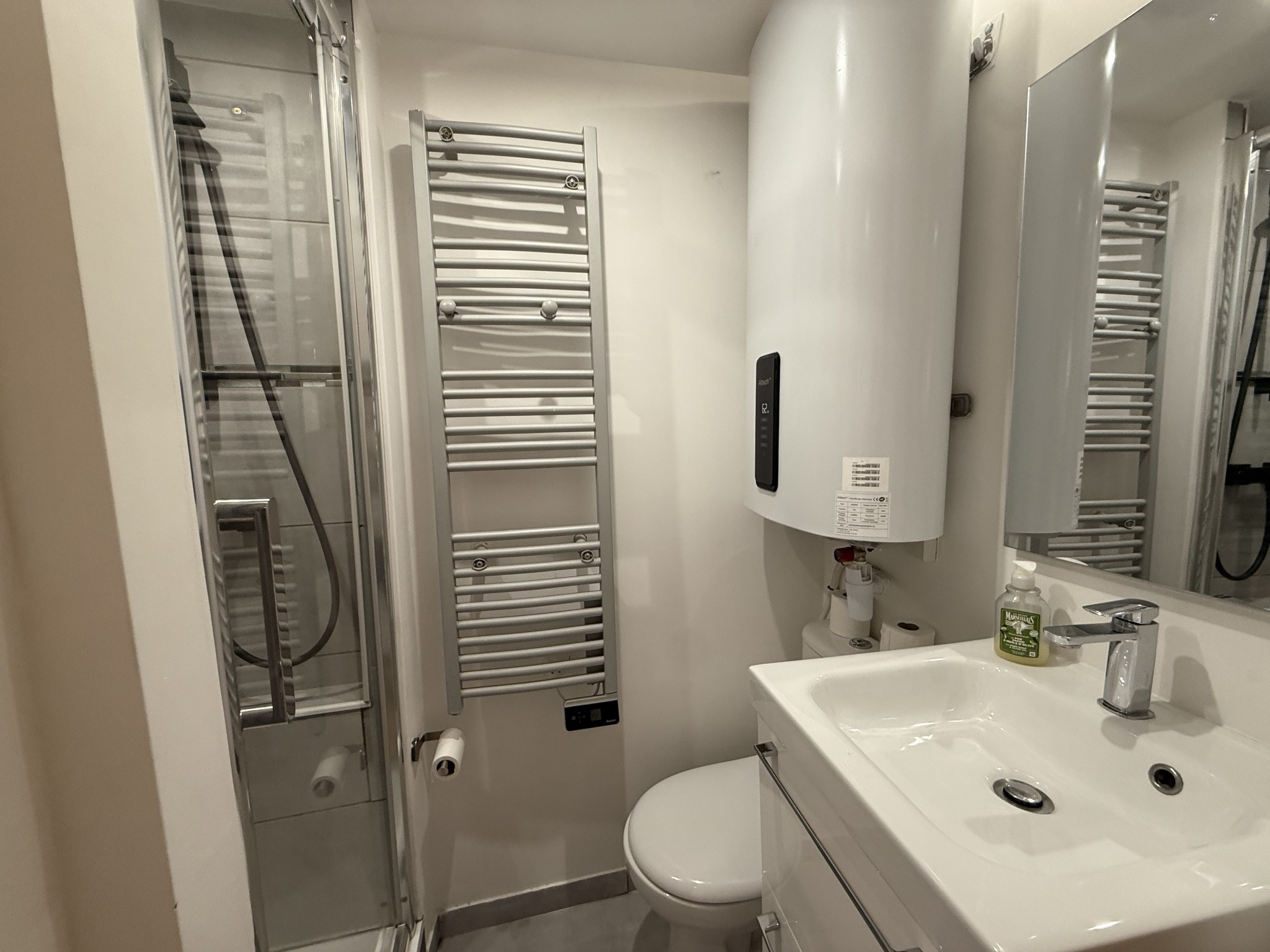 STUDIO 15 M2 ENTIEREMENT RENOVÉ ET MEUBLÉ — photo 4