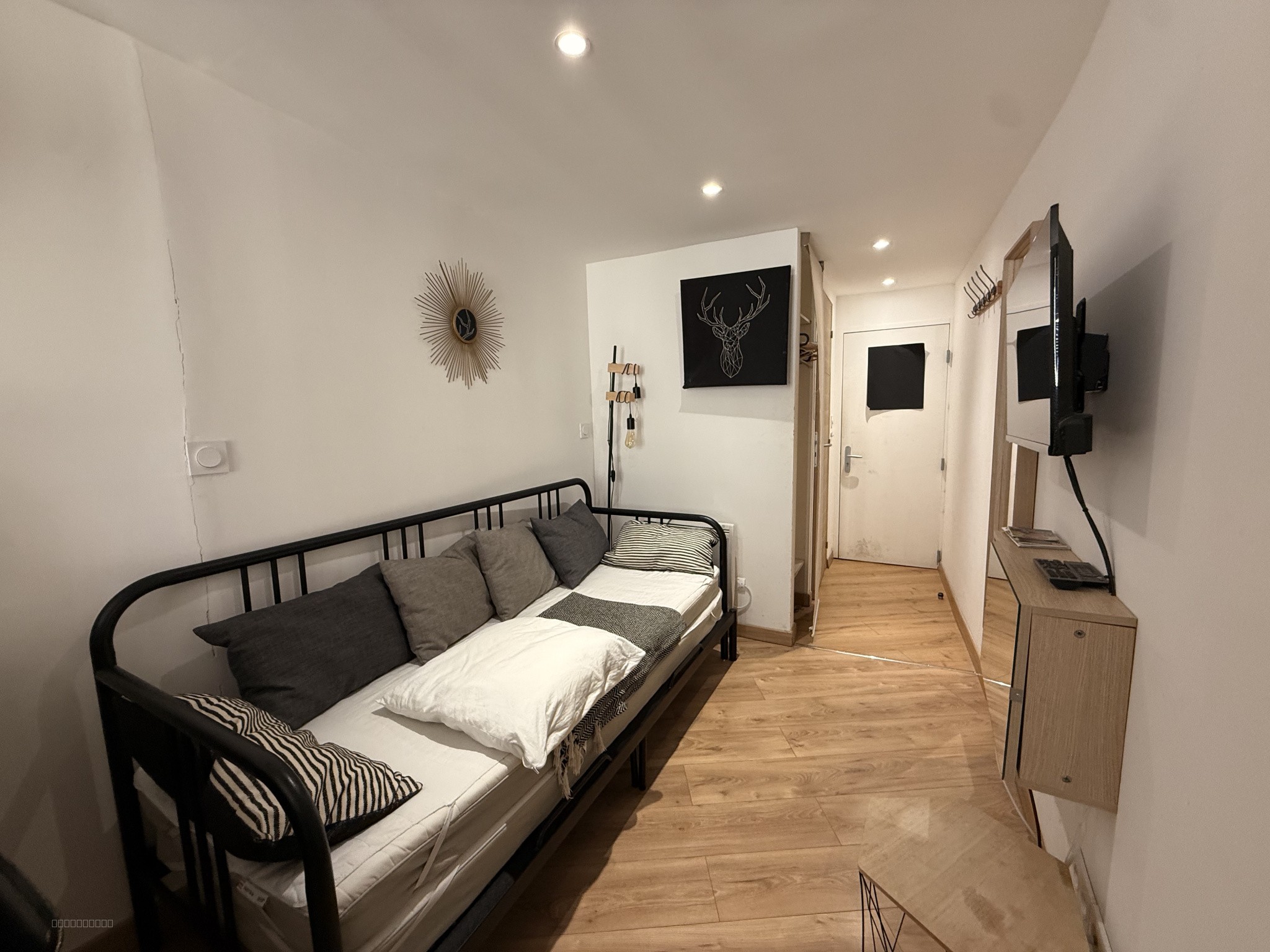 STUDIO 15 M2 ENTIEREMENT RENOVÉ ET MEUBLÉ — photo 2