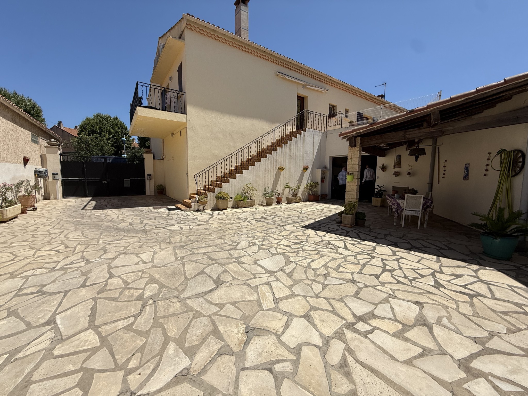 IMMEUBLE PLEINE PROPRIETE - 450 m2 - FORT POTENTIEL — photo 2