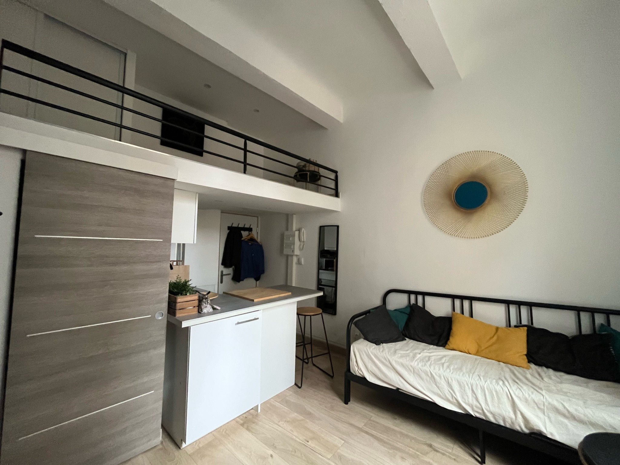 Aix en Provence, Cathédrale, Studio 17m2 meublé et rénové — photo 2