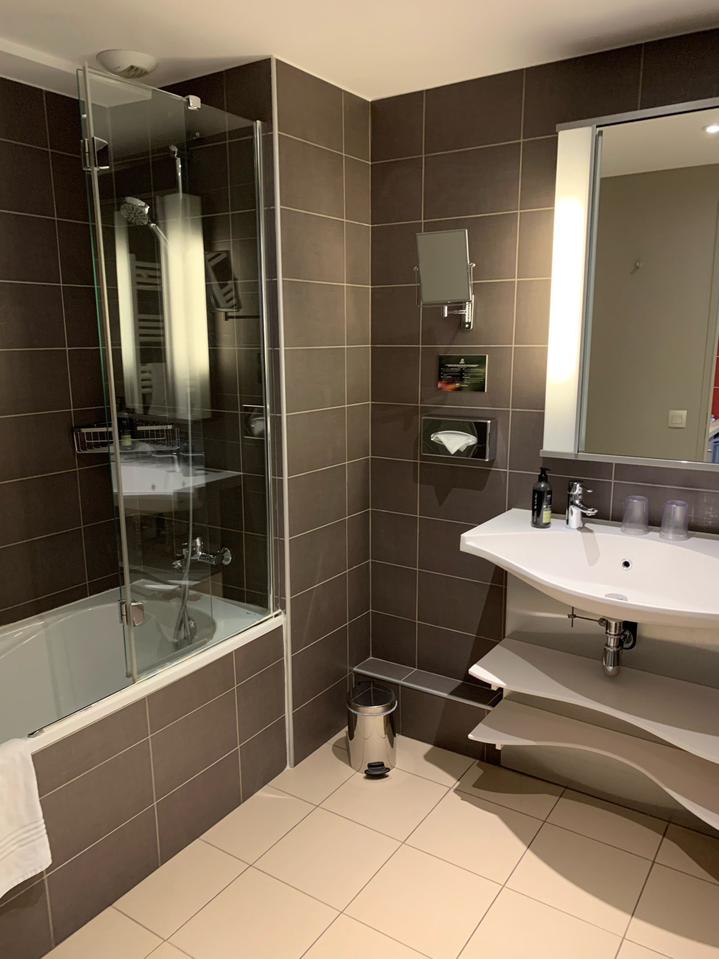 INVESTISSEMENT LMNP - T2 MEUBLE 32 M2 + PARKING  - AIX-EN-PROVENCE CENTRE-VILLE — photo 4