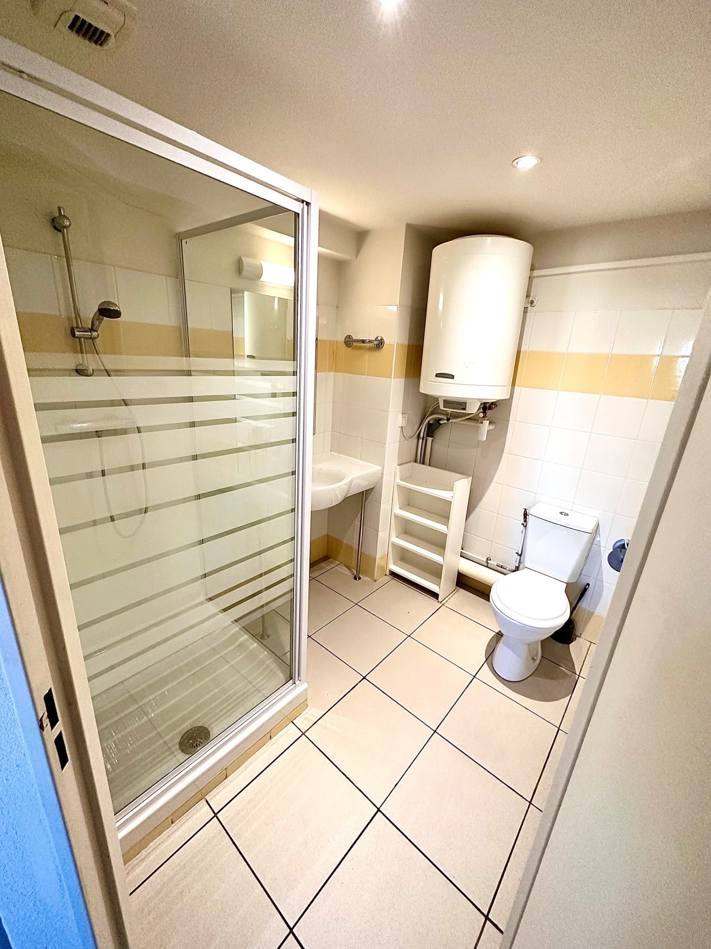 AIX EN PROVENCE CELONY STUDIO DE 19 M2 TOUTES OPTIONS — photo 4