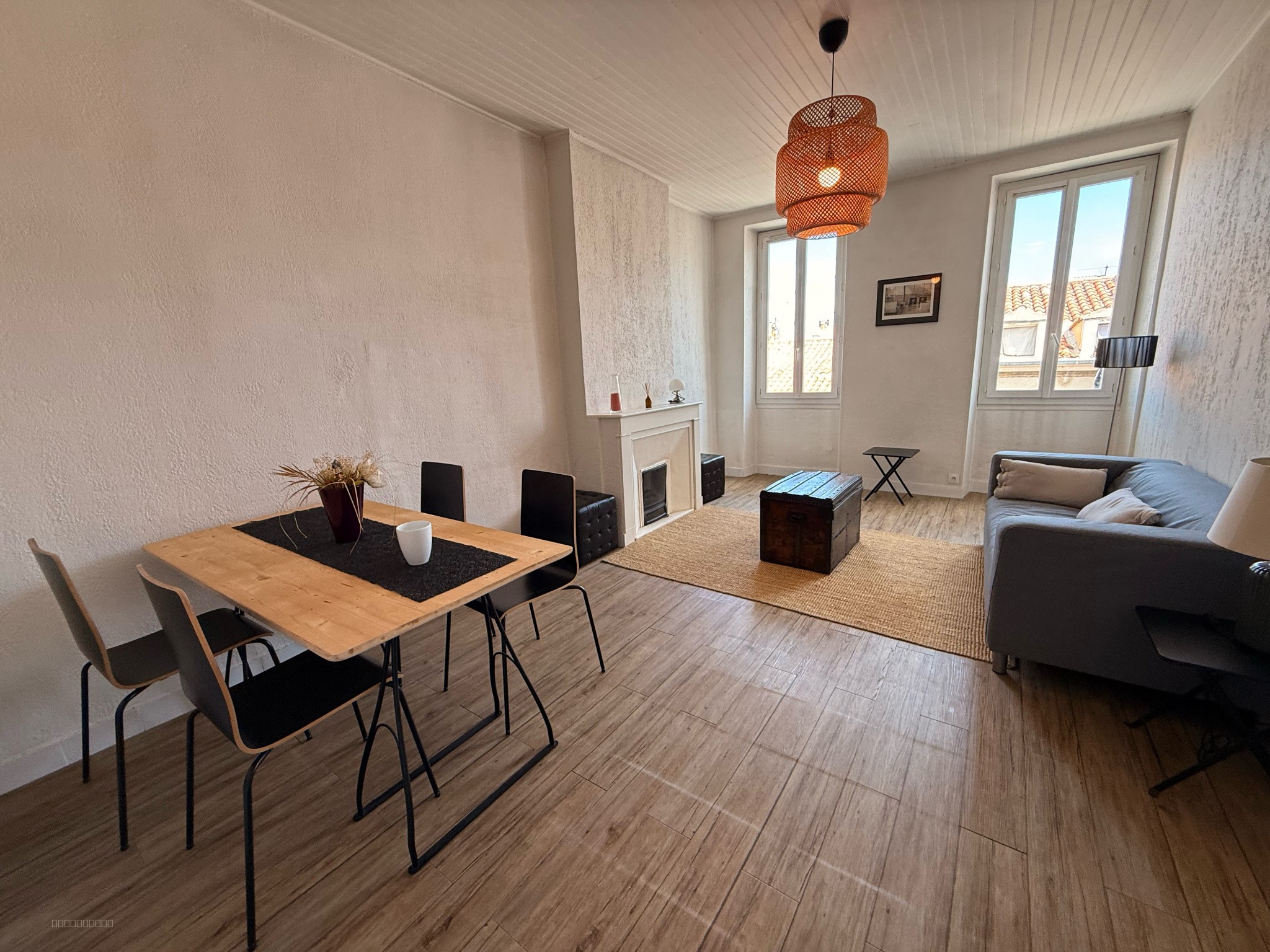 TYPE 2 DE 45 M2 MEUBLE - MARSEILLE 7eme - RUE CHATEAUBRIAND — photo 2