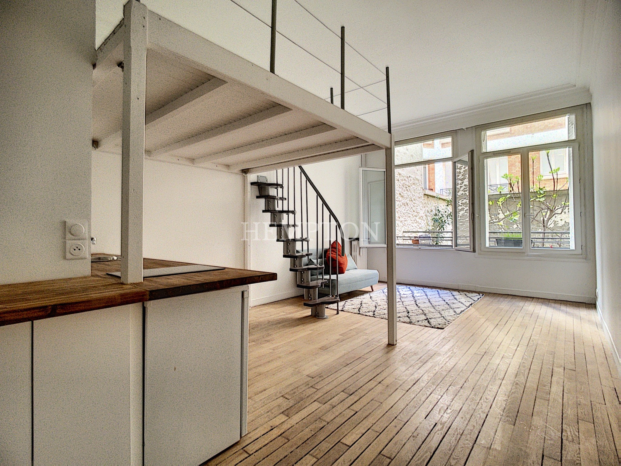 GEORGES V - Studio avec Mezzanine — photo 2