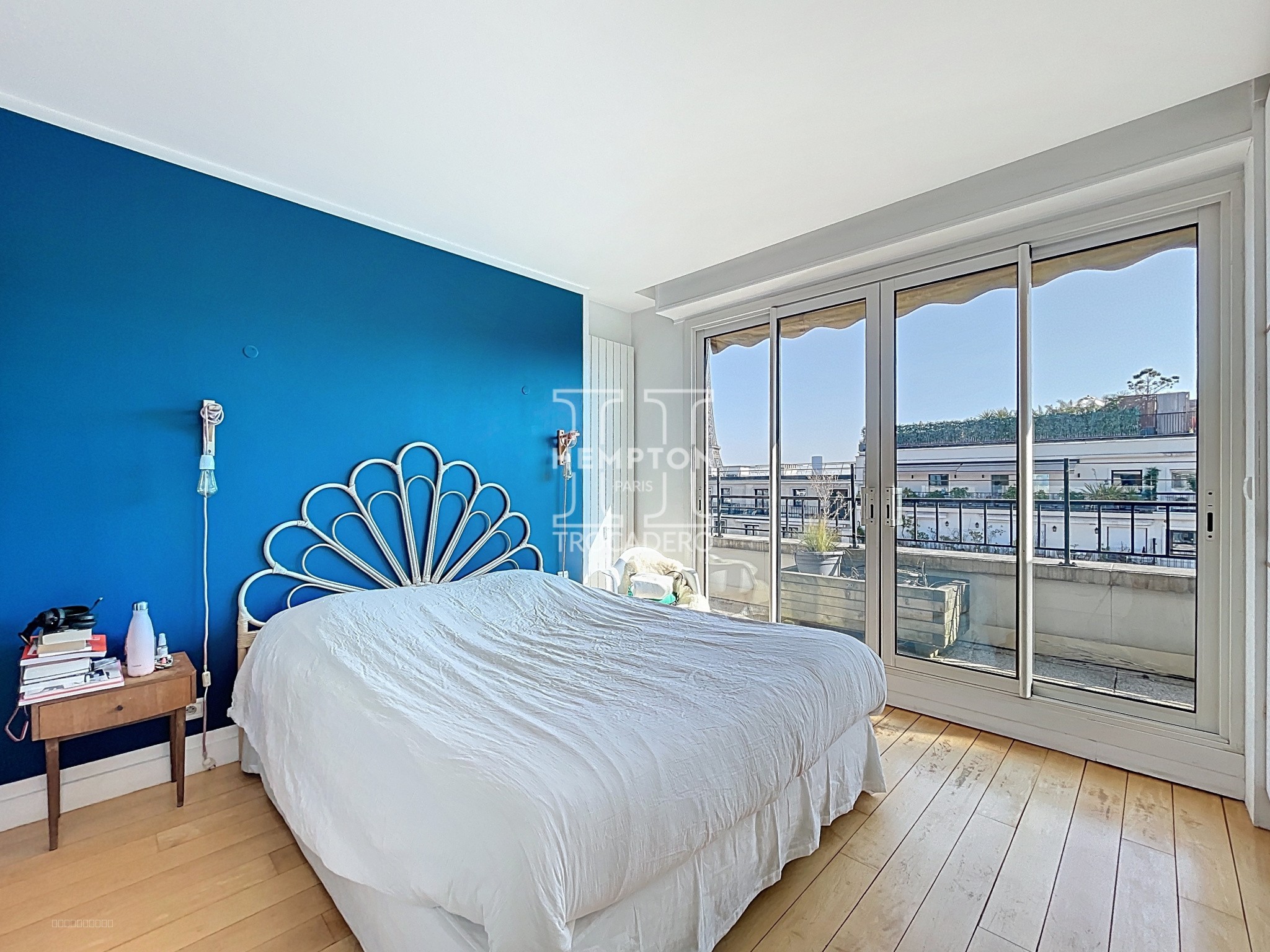 PARIS XVIème- DERNIER ETAGE  - VUE PANORAMIQUE - 6 PIECES - 4 CHAMBRES — photo 2
