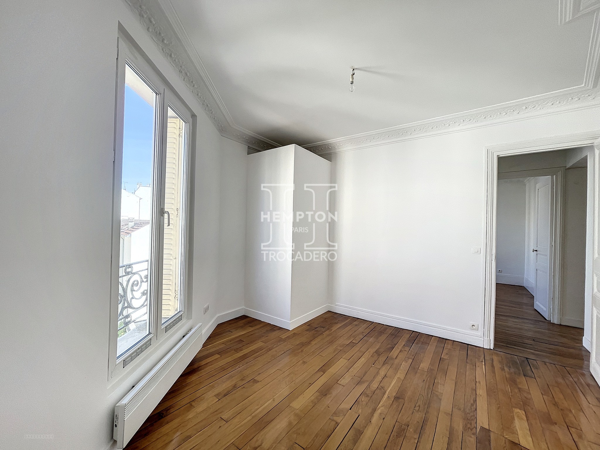 COURBEVOIE • IMMEUBLE DE 3 ETAGES — photo 4