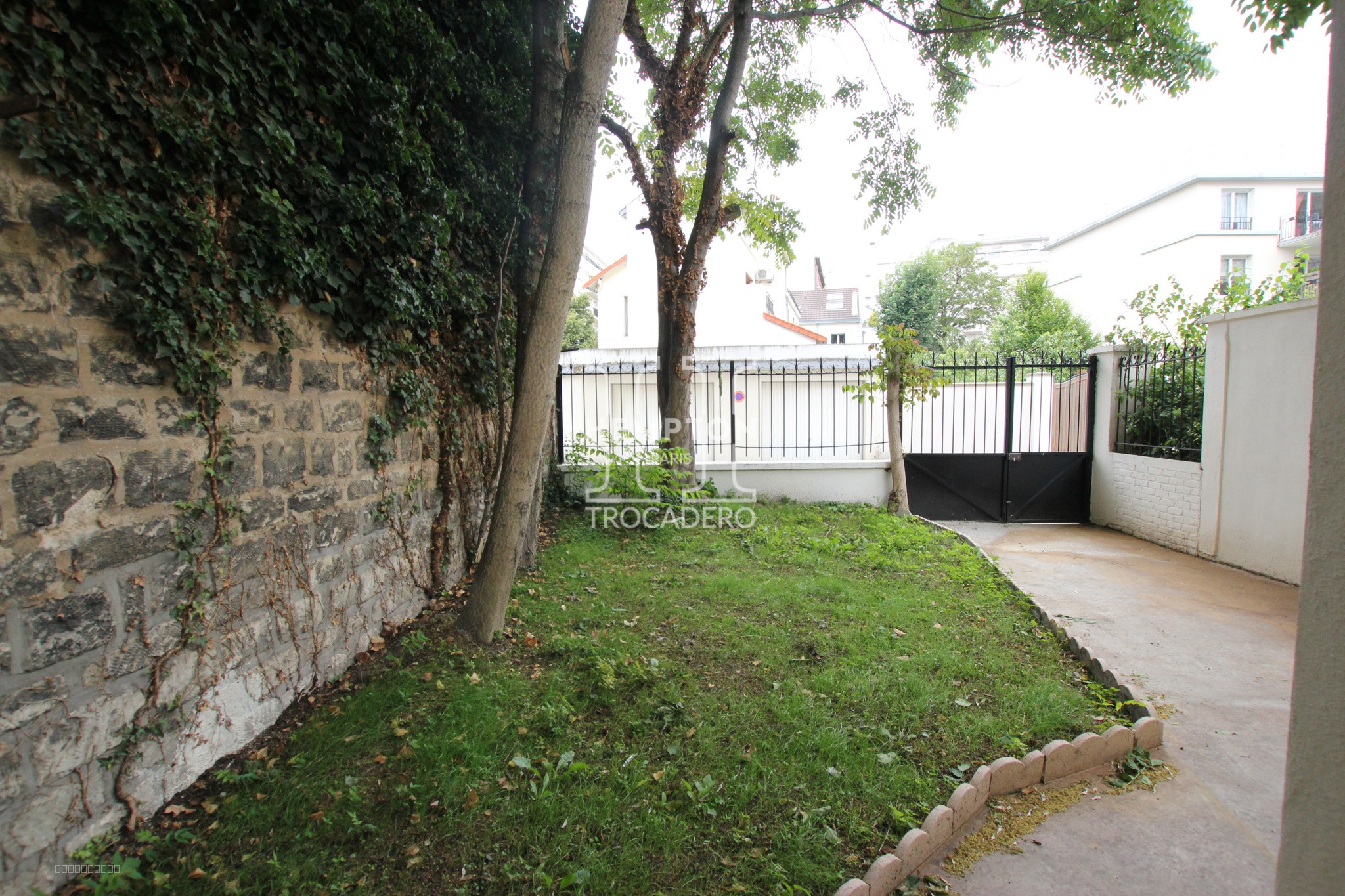 COURBEVOIE • IMMEUBLE DE 3 ETAGES — photo 8