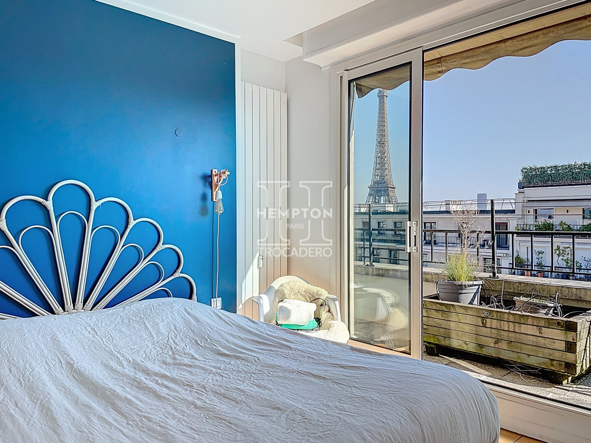 PARIS XVIème- DERNIER ETAGE  - VUE PANORAMIQUE - 6 PIECES - 4 CHAMBRES — photo 3