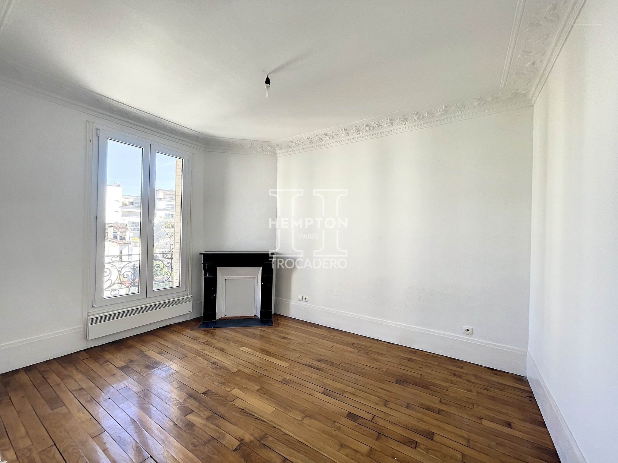 COURBEVOIE • IMMEUBLE DE 3 ETAGES — photo 3