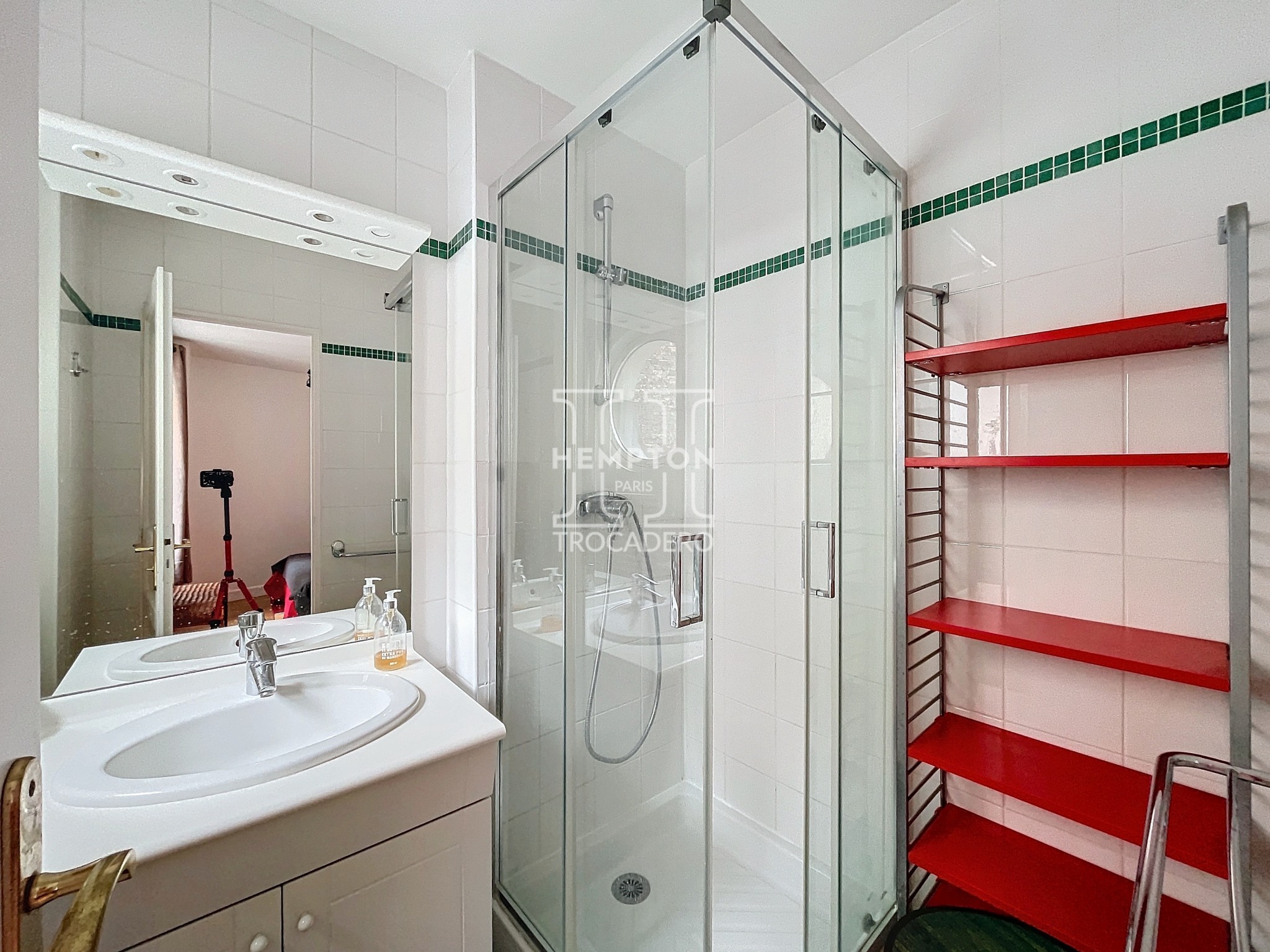 PARIS XVI • SUPERBE APPARTEMENT FAMILIAL LUMINEUX ET SPACIEUX — photo 2