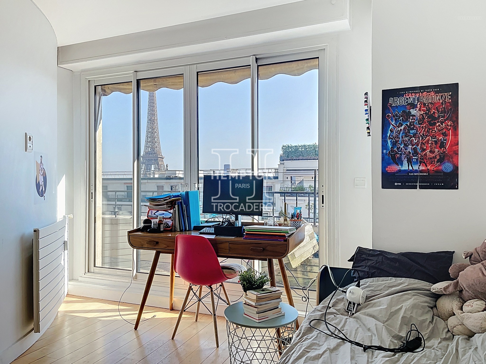 PARIS XVIème- DERNIER ETAGE  - VUE PANORAMIQUE - 6 PIECES - 4 CHAMBRES — photo 7