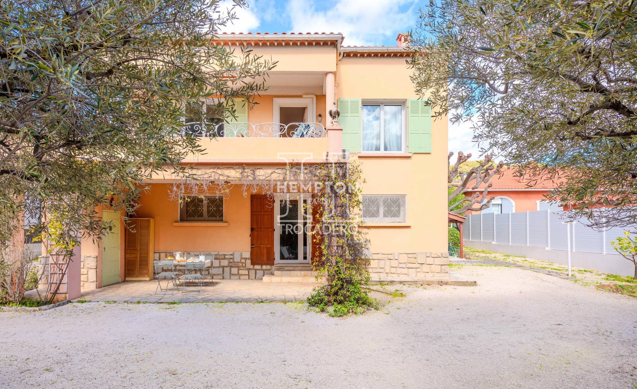 SANARY-SUR-MER • MAISON PROVENCALE AVEC JARDIN PAYSAGER — photo 14