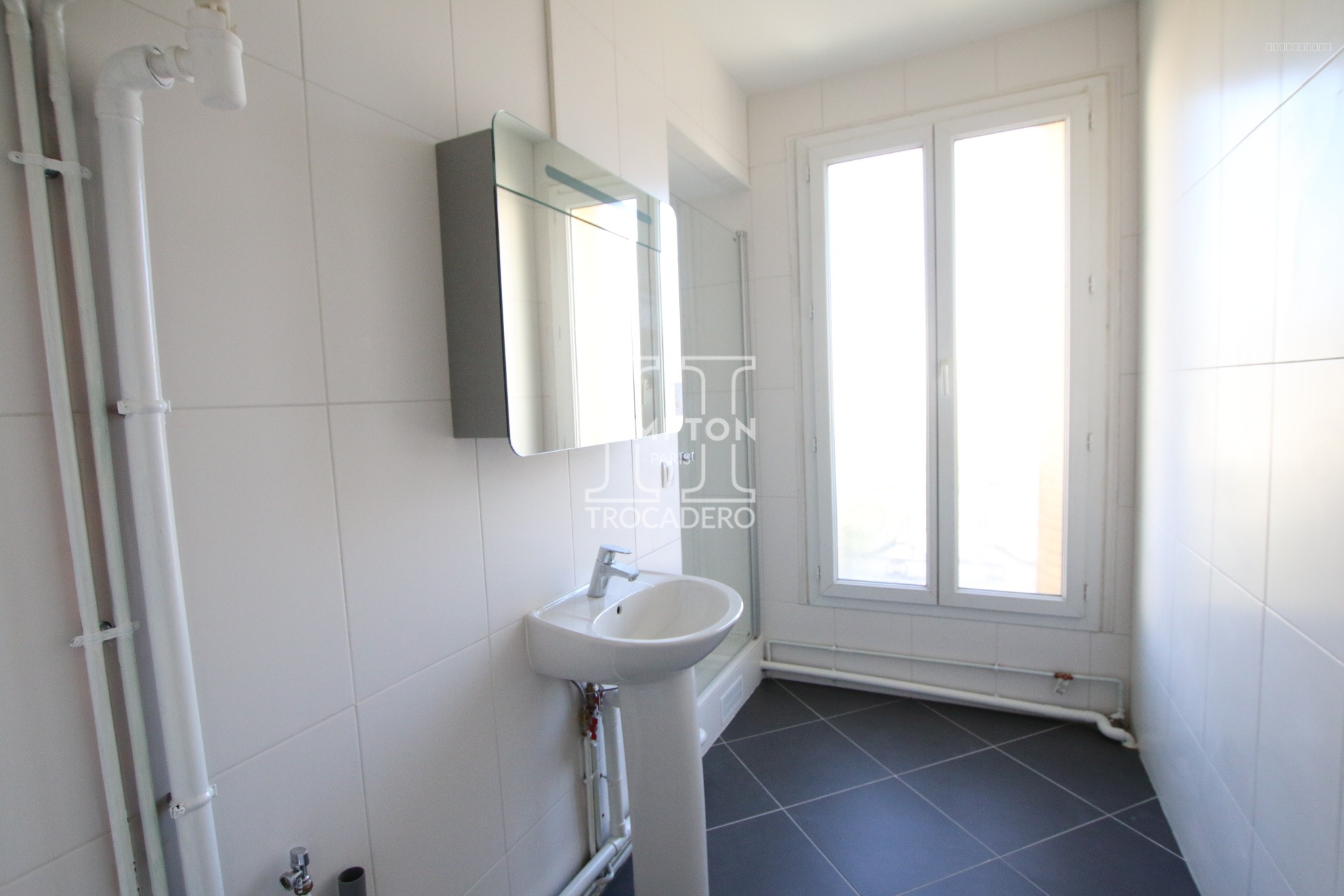 COURBEVOIE • IMMEUBLE DE 3 ETAGES — photo 7