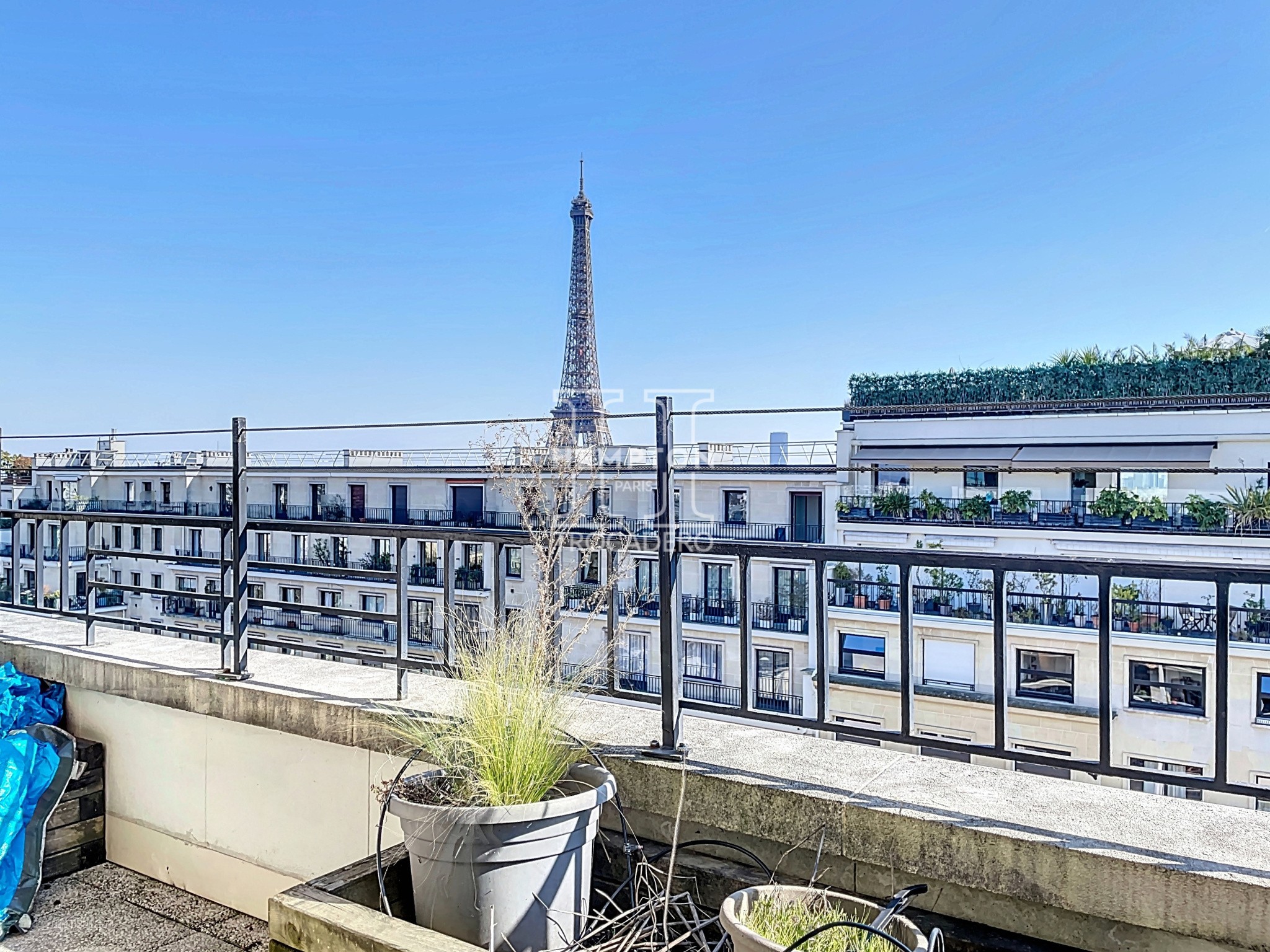 PARIS XVIème- DERNIER ETAGE  - VUE PANORAMIQUE - 6 PIECES - 4 CHAMBRES — photo 4