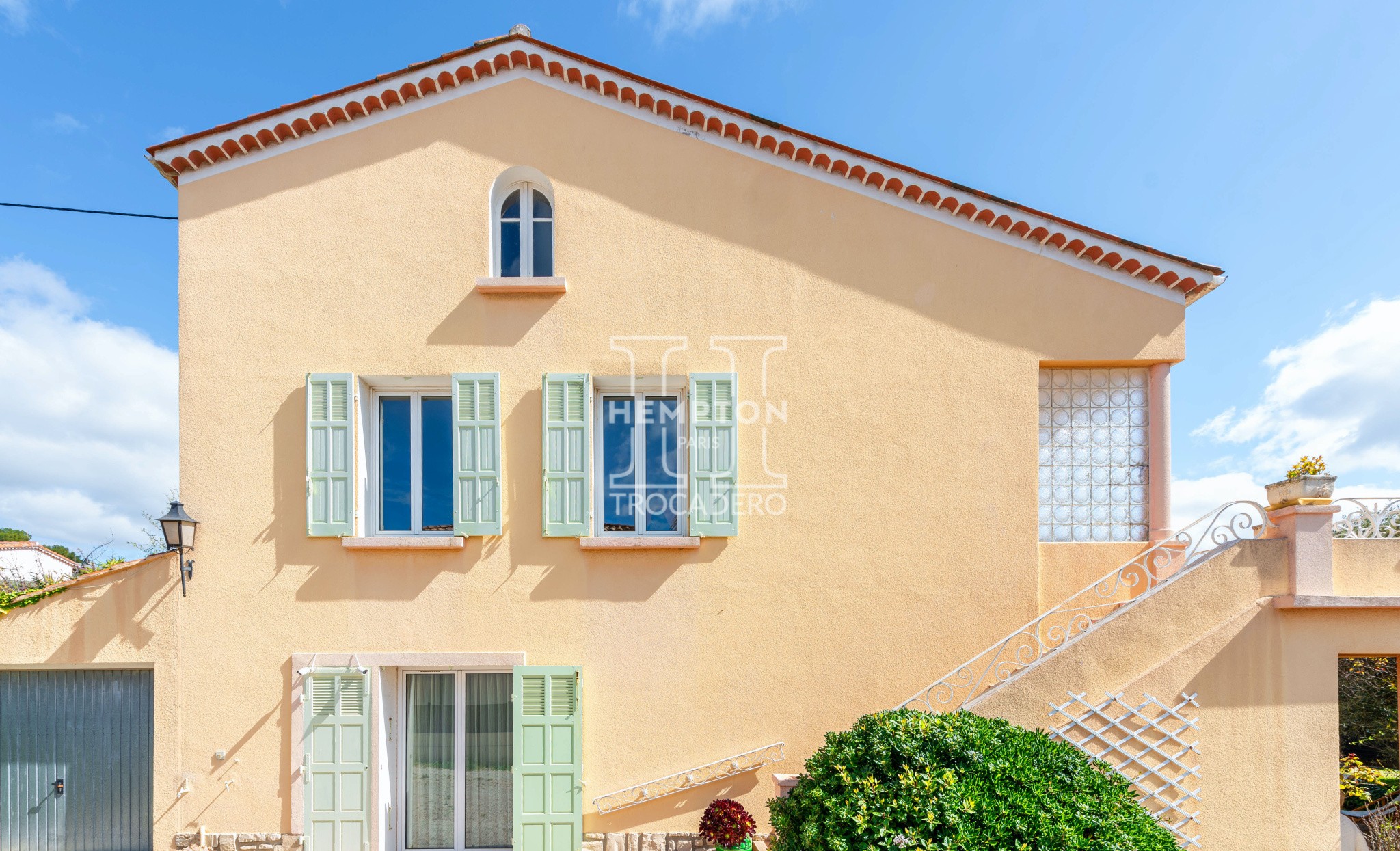 SANARY-SUR-MER • MAISON PROVENCALE AVEC JARDIN PAYSAGER — photo 10