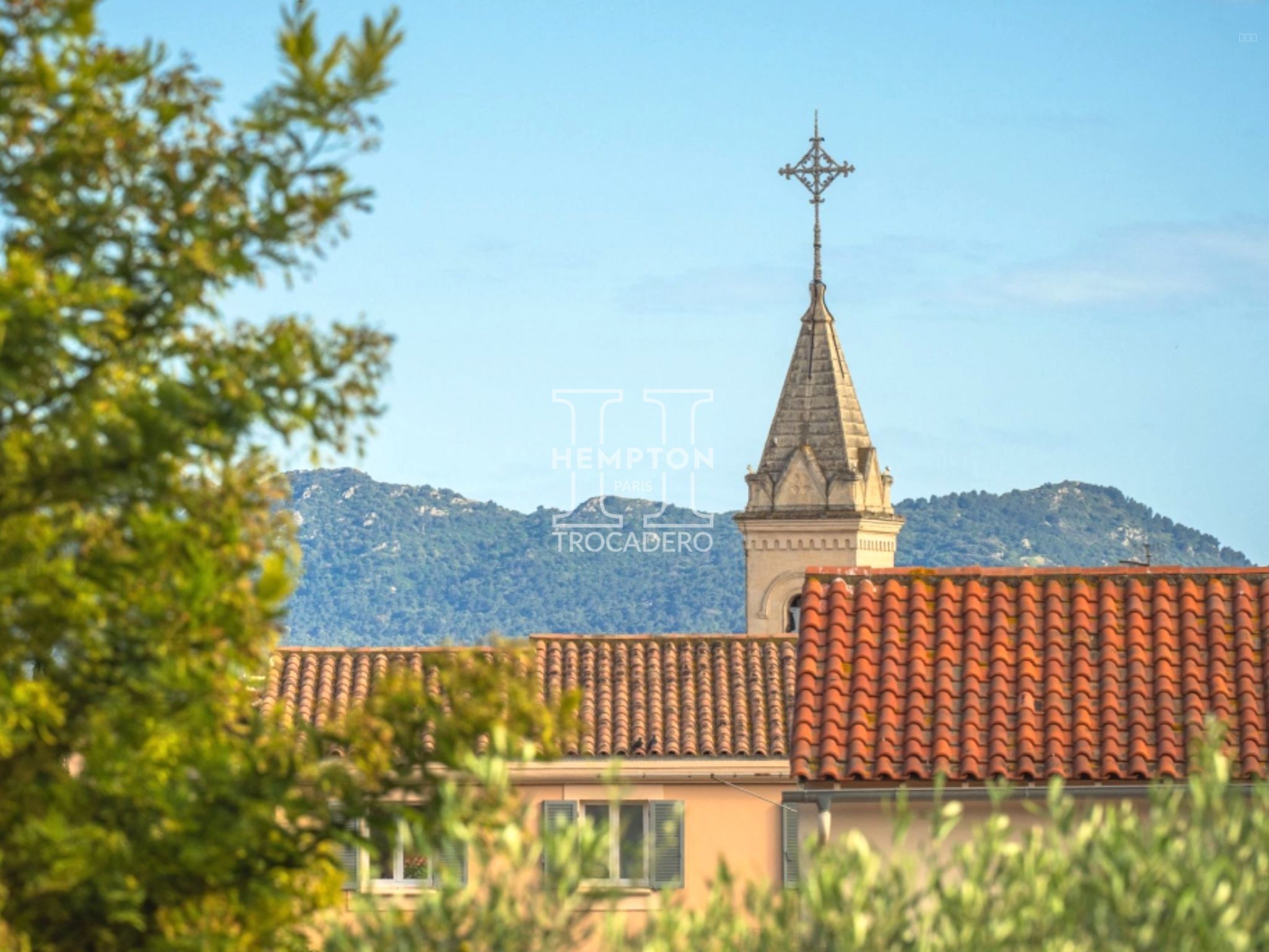 SANARY-SUR-MER • MAISON PROVENCALE AVEC JARDIN PAYSAGER — photo 5