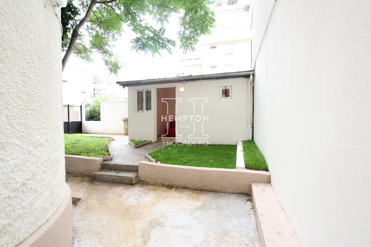 COURBEVOIE • IMMEUBLE DE 3 ETAGES — photo 9