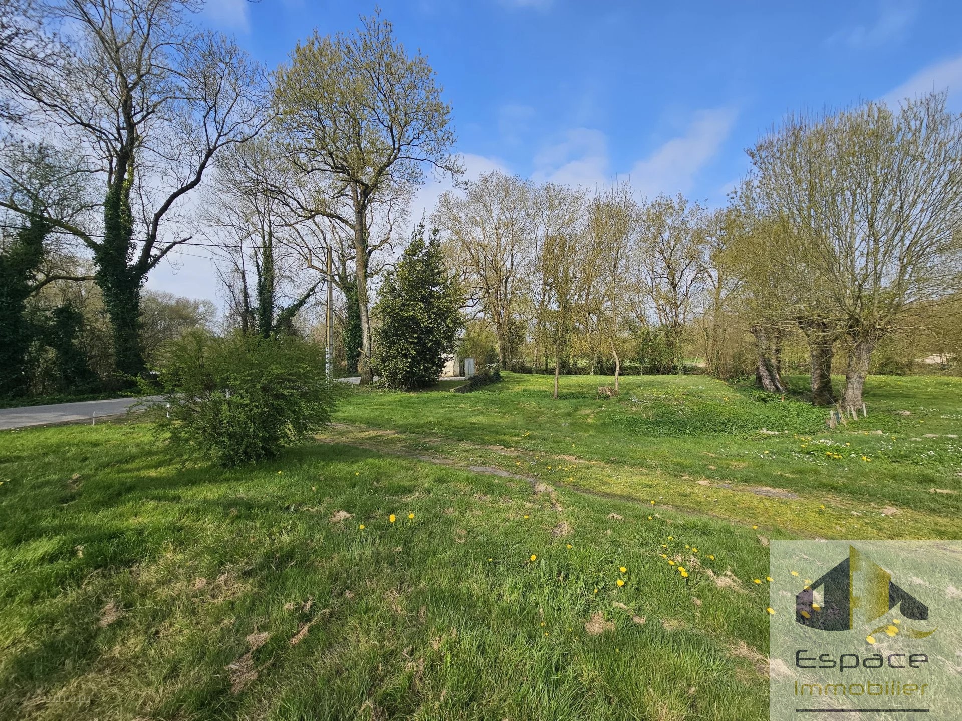 Terrain constructible viabilisé à Saint Christophe — photo 4