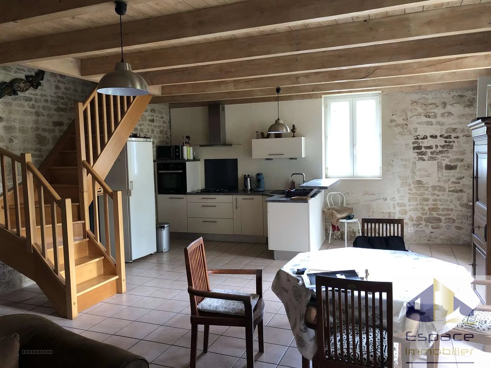 Maison en pierre de caractère au cœur de Le Thou — photo 4