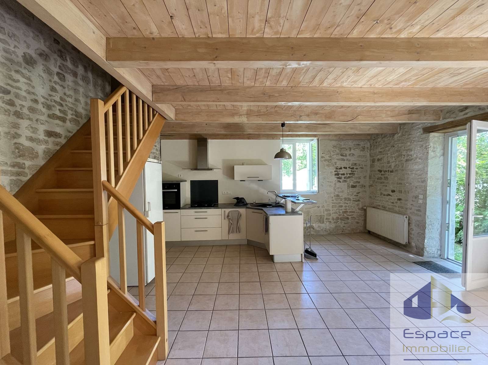 Maison en pierre de caractère au cœur de Le Thou — photo 3