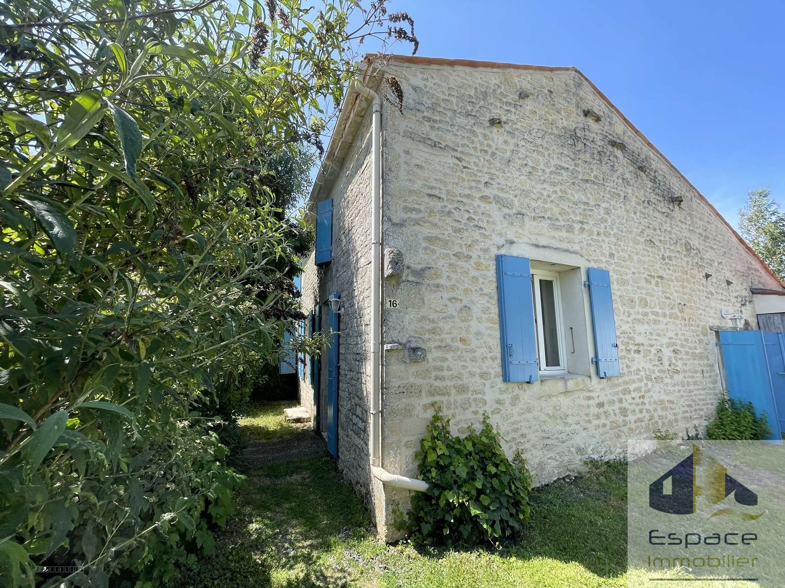 Maison en pierre de caractère au cœur de Le Thou — photo 2