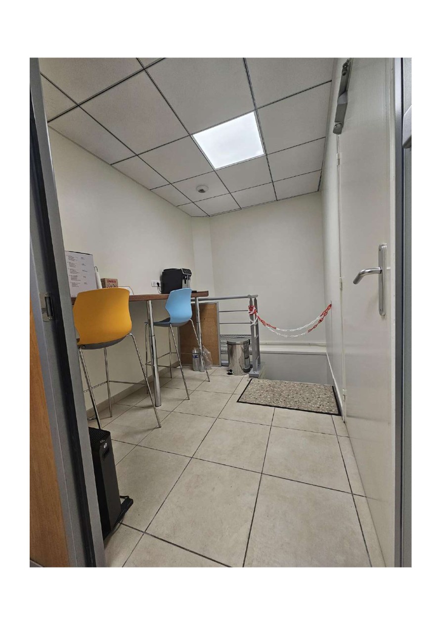 LOCAL COMMERCIAL OU PROFESSIONNEL CENTRE VILLE A LOUER — photo 5