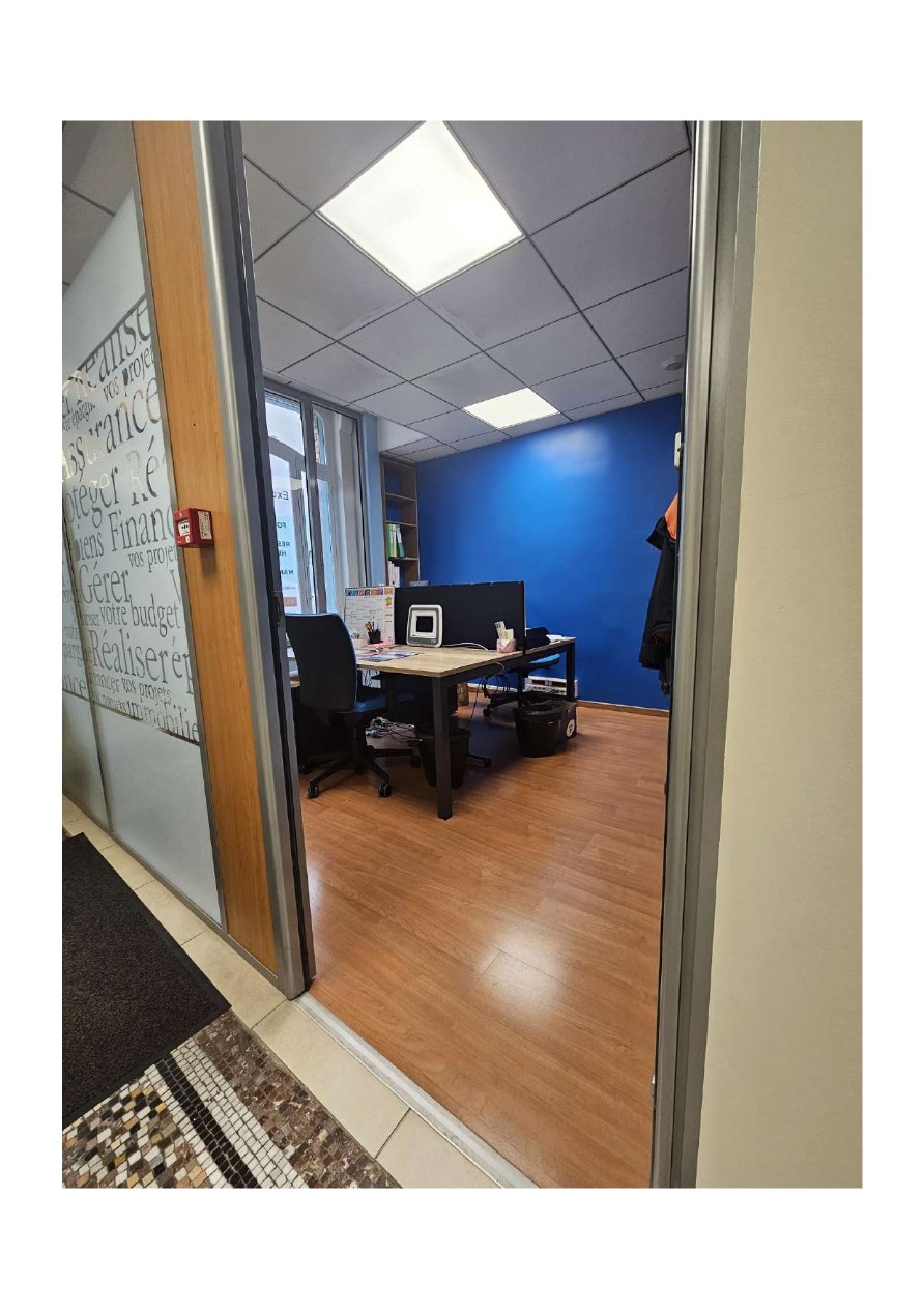 LOCAL COMMERCIAL OU PROFESSIONNEL CENTRE VILLE A LOUER — photo 2