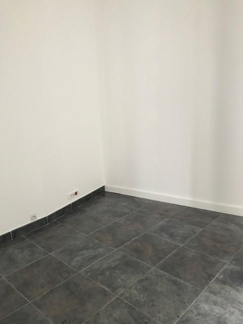 LOCAL COMMERCIAL — photo 9