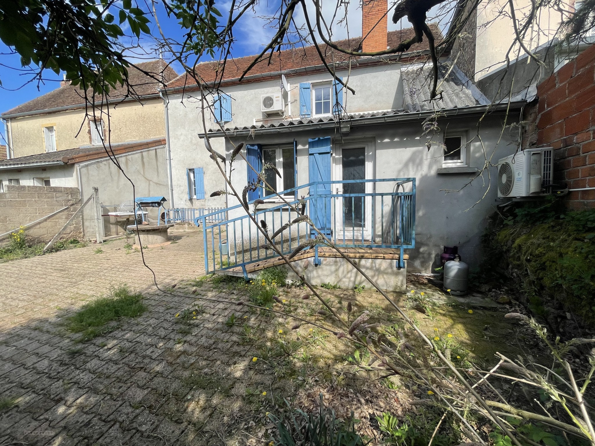 COQUETTE MAISON DE VILLAGE DE 128 M2 AVEC COUR INTERIEURE 290 M2 — photo 2