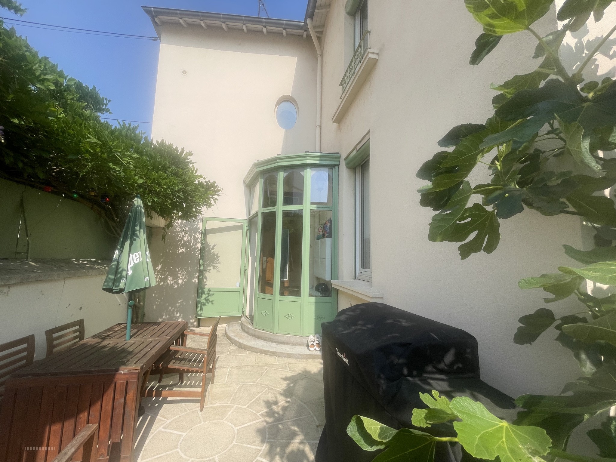 ROANNE - EN EXCLUSIVITE MAISON BOURGEOISE AVEC CACHET D'ENVIRON 200 M2 AVEC 200 M2 DE TERRAIN — photo 2