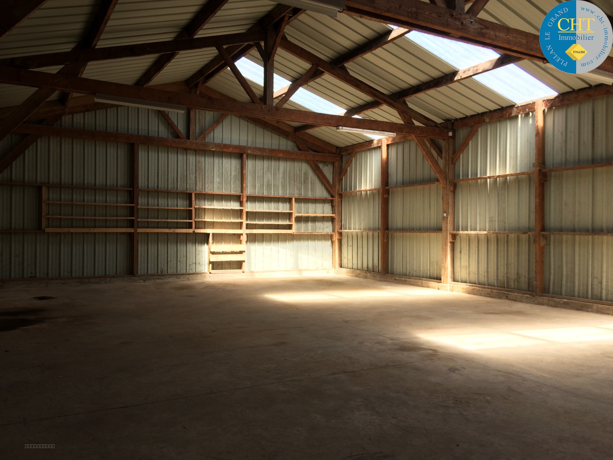 MAXENT, LOCATION D'UN ENTREPOT AVEC BUREAU — photo 4