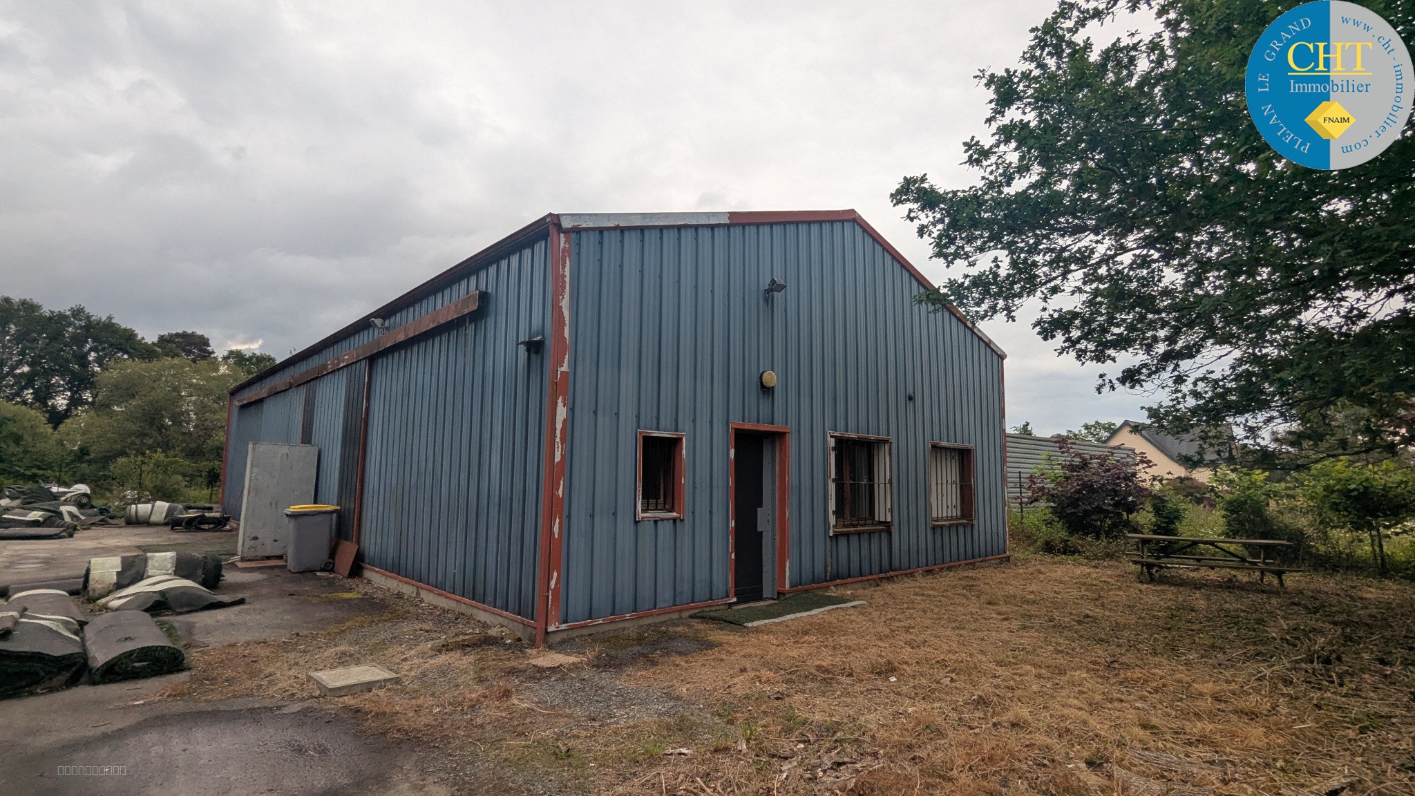 MAXENT, LOCATION D'UN ENTREPOT AVEC BUREAU — photo 2