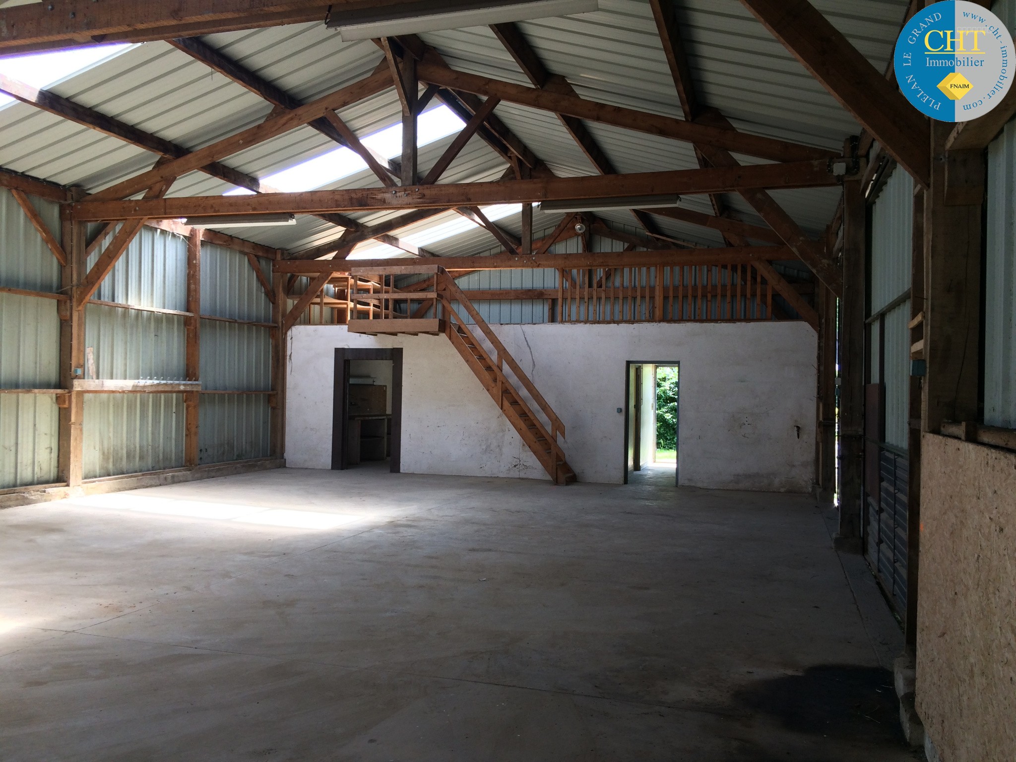 MAXENT, LOCATION D'UN ENTREPOT AVEC BUREAU — photo 5