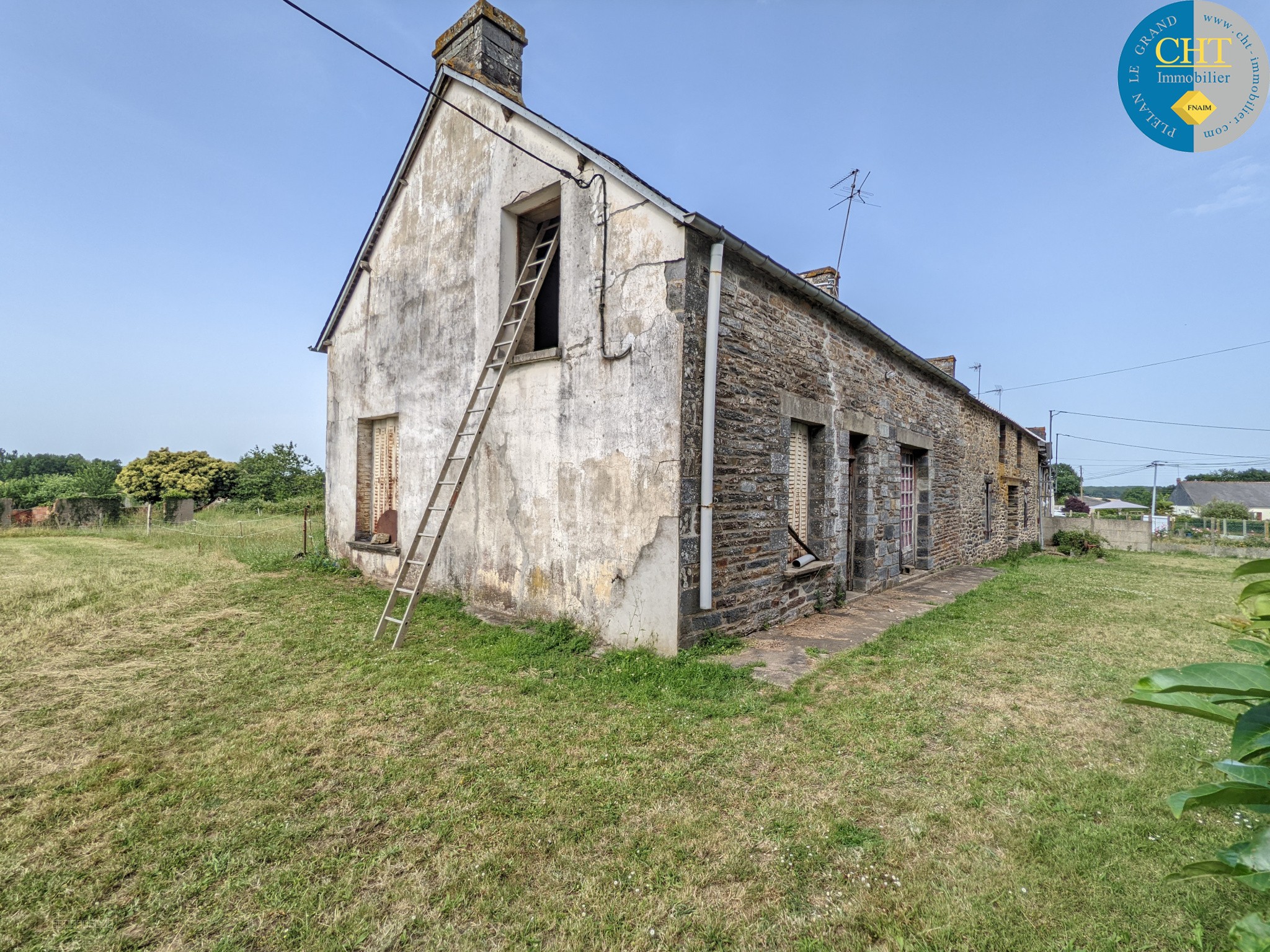Charmante bâtisse en pierres à rénover en campagne de GUER, direction CARENTOIR — photo 2