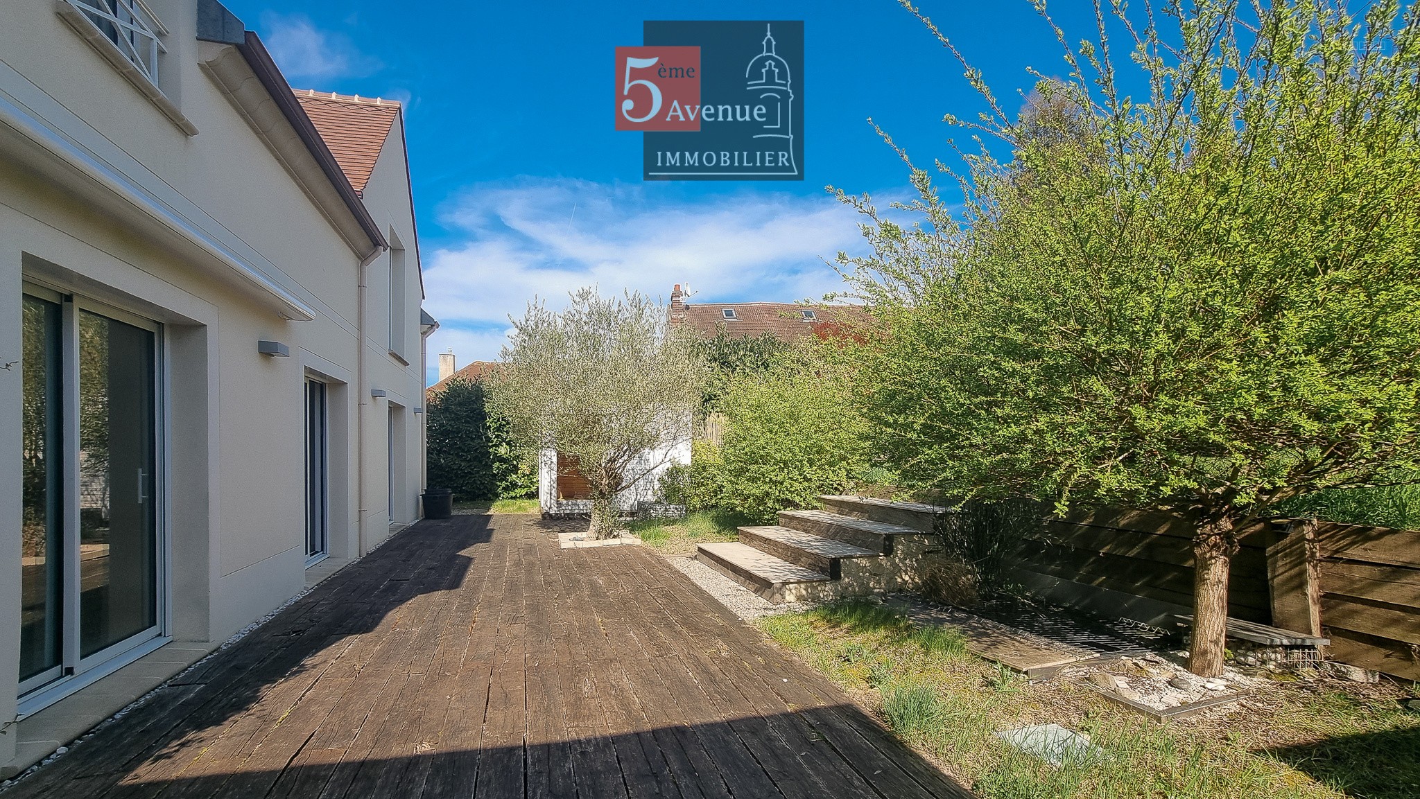 Maison contemporaine à vendre dans un petit village de charme — photo 3
