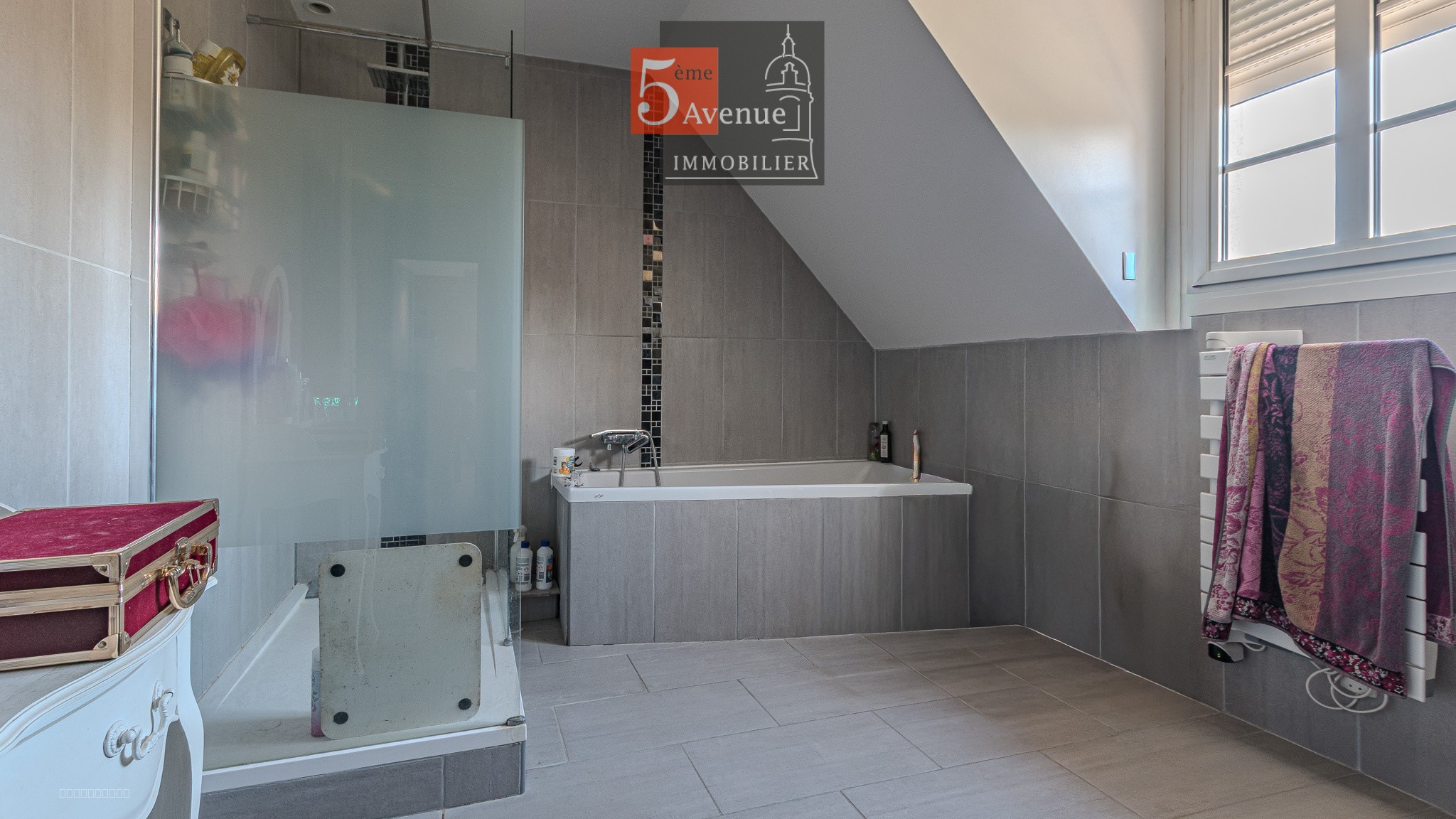 Maison familiale à vendre avec piscine proximité immédiate du centre-ville de Lamorlaye et des écoles — photo 10