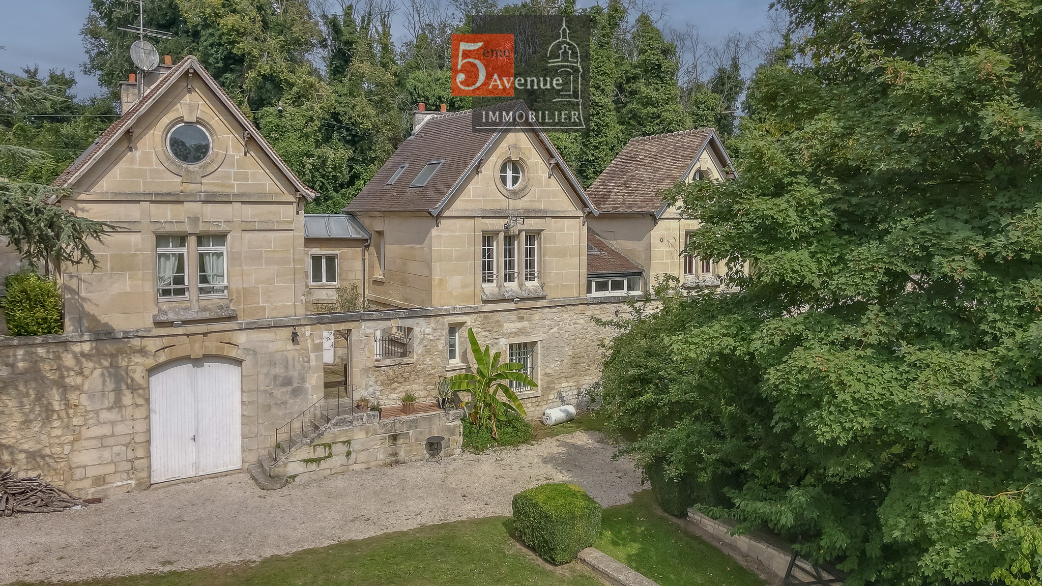Château avec Parc de 19 000m2, Tennis, Chapelle et Maisons de Gardien — photo 2