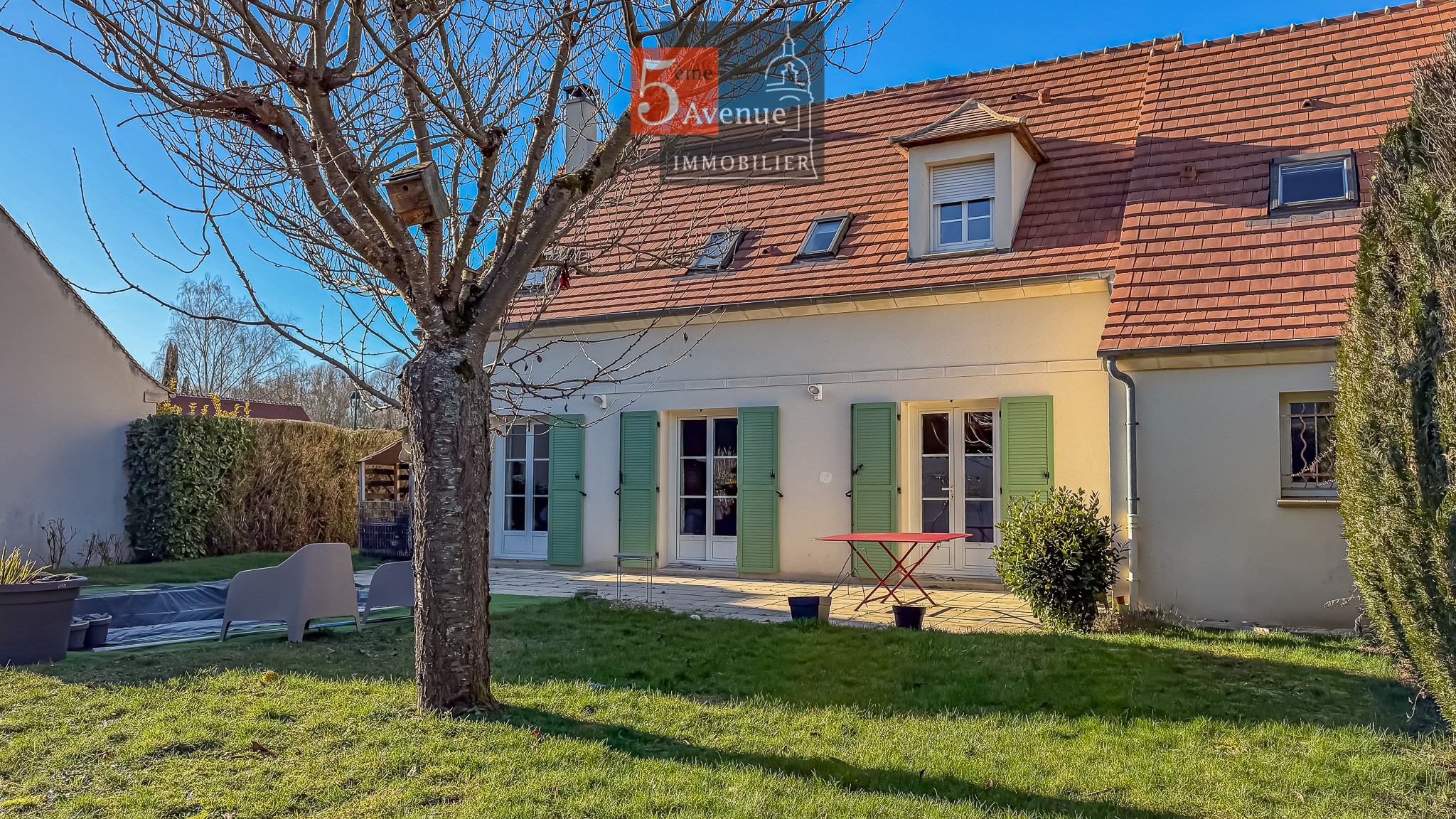Maison familiale à vendre avec piscine proximité immédiate du centre-ville de Lamorlaye et des écoles — photo 2