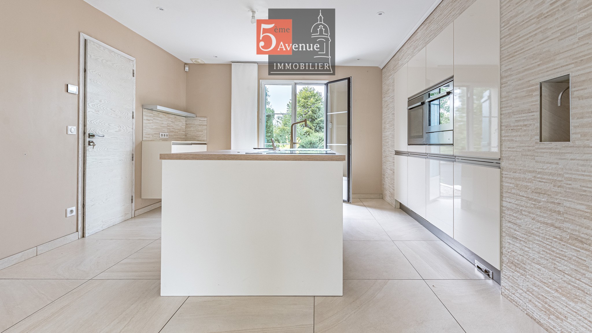 Maison contemporaine à vendre dans un petit village de charme — photo 7