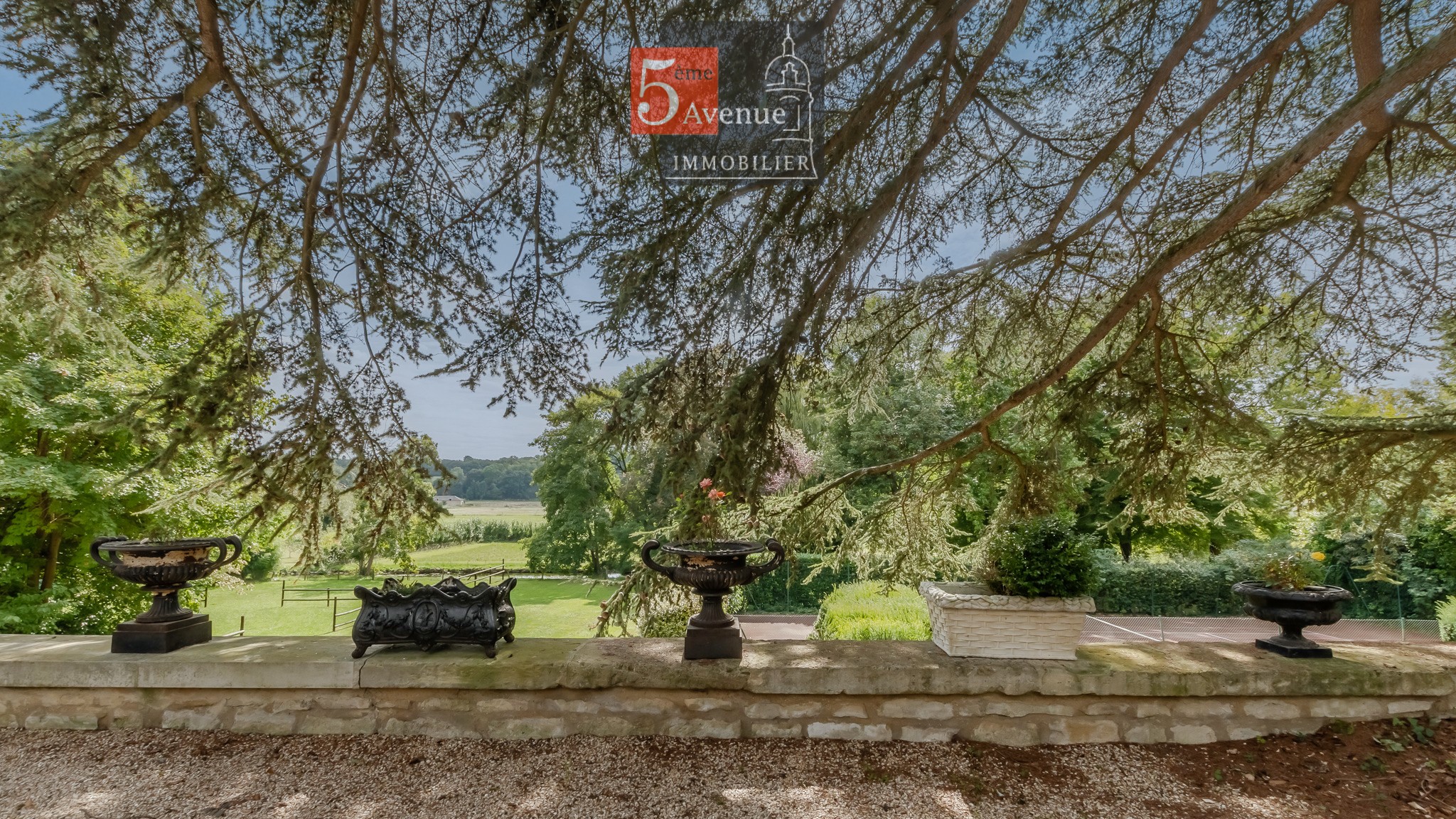 Château avec Parc de 19 000m2, Tennis, Chapelle et Maisons de Gardien — photo 19
