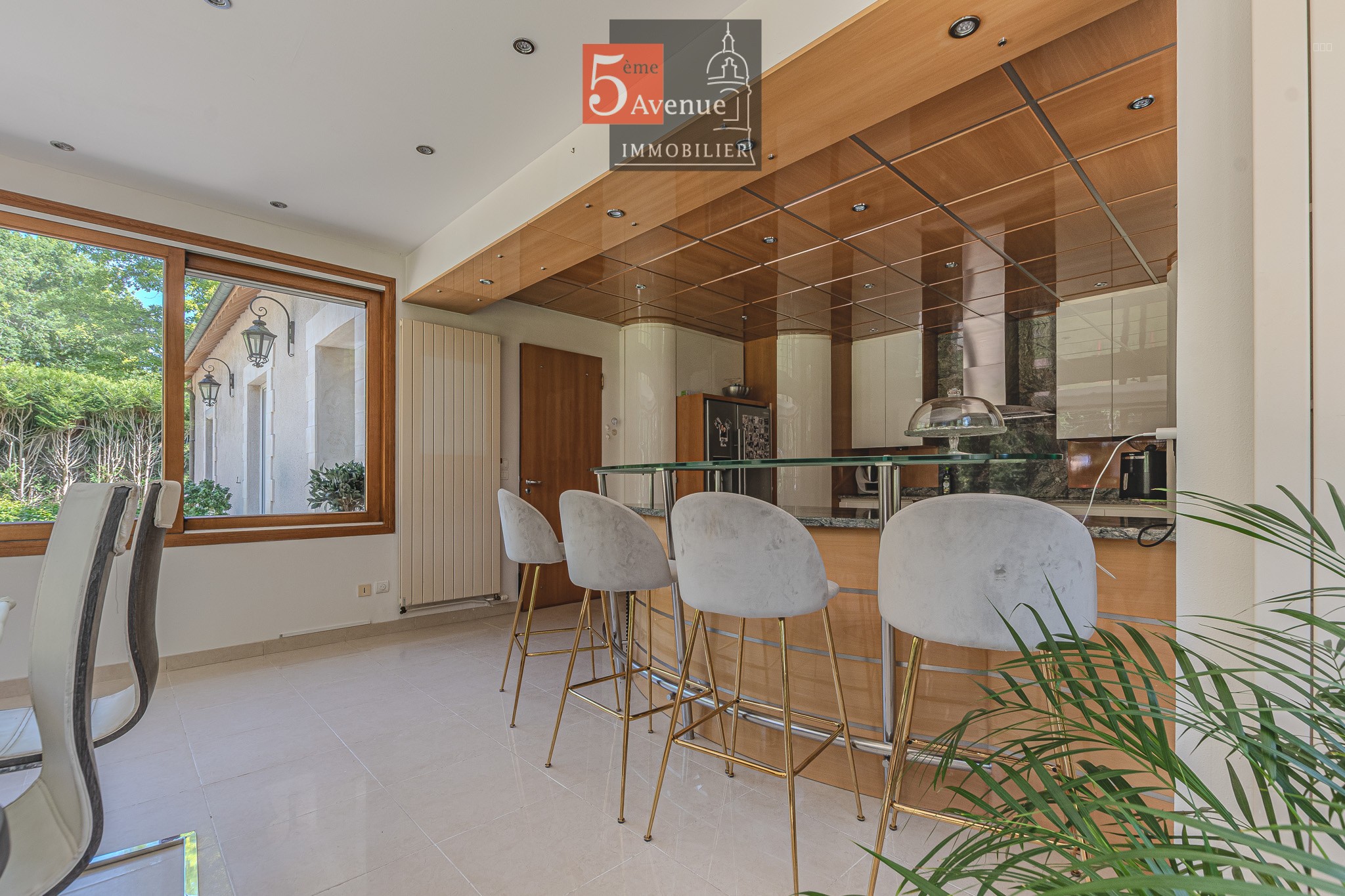 villa à vendre à Lamorlaye, située dans le domaine du Lys de 400m2 avec piscine et parc arboré — photo 13