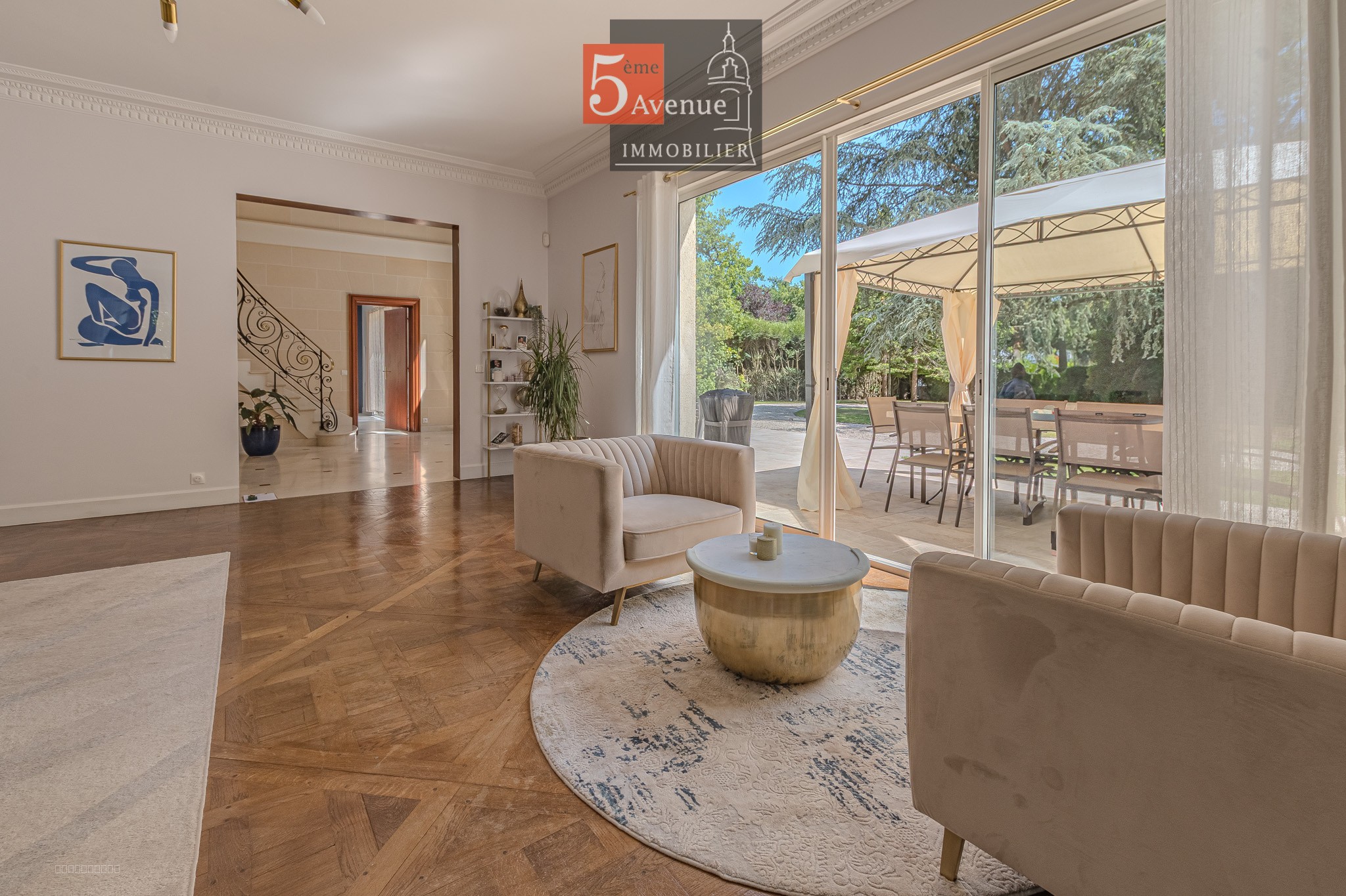 villa à vendre à Lamorlaye, située dans le domaine du Lys de 400m2 avec piscine et parc arboré — photo 8