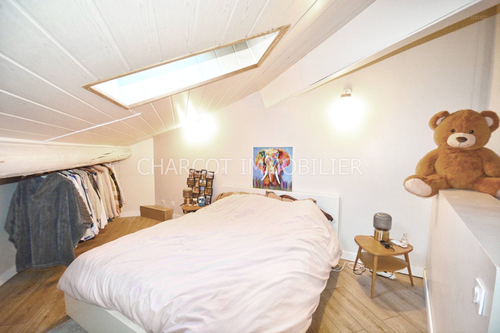 FRANCHEVILLE (69340) - IDÉAL INVESTISSEMENT - Appartement atypique rénové d'environ 70 m2 - Prox ttes commodités. — photo 7