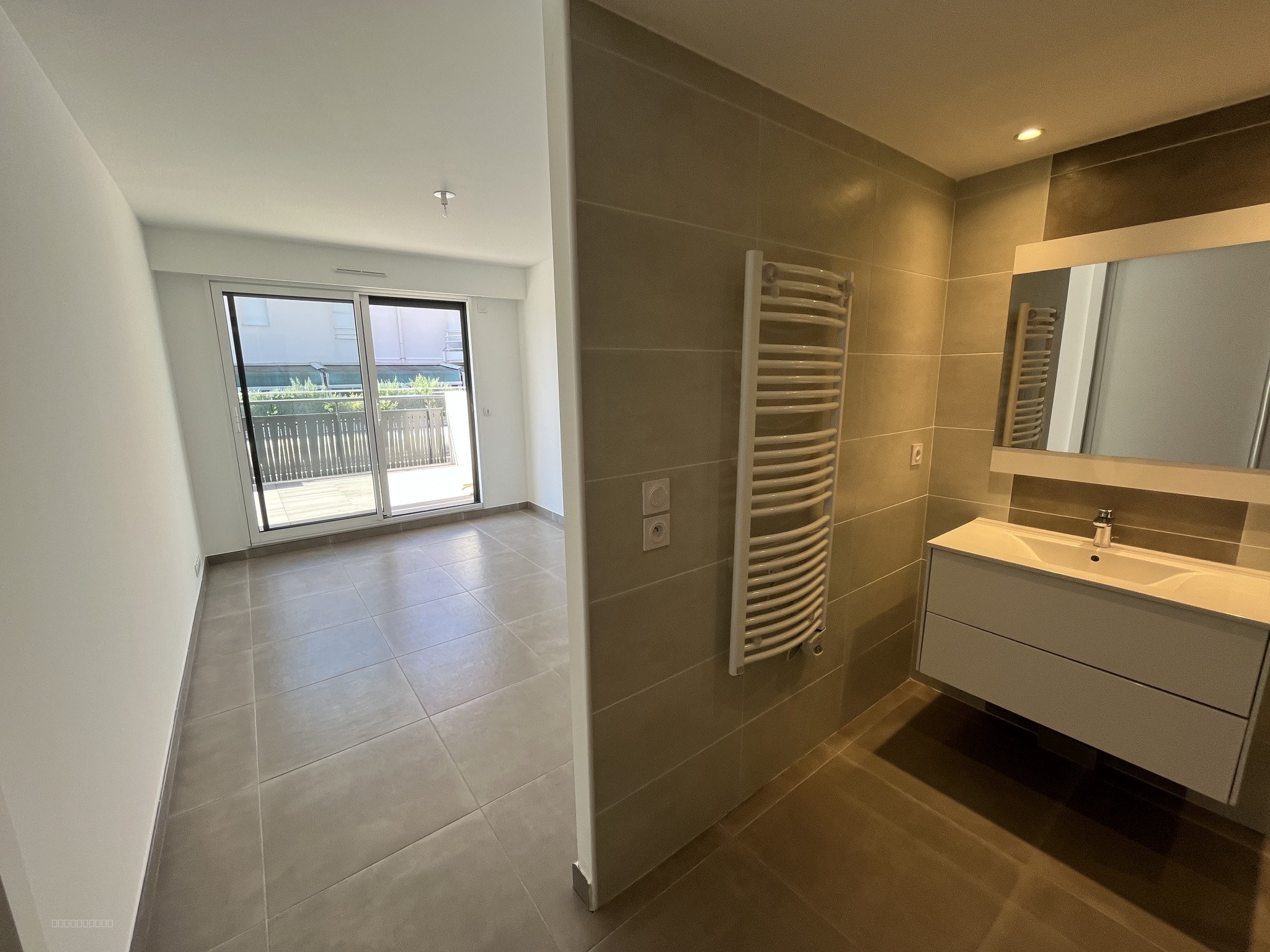 A VENDRE - ST RAPHAEL TRIANGLE D'OR -  3 PIECES -DERNIER ETAGE - TERRASSE — photo 4