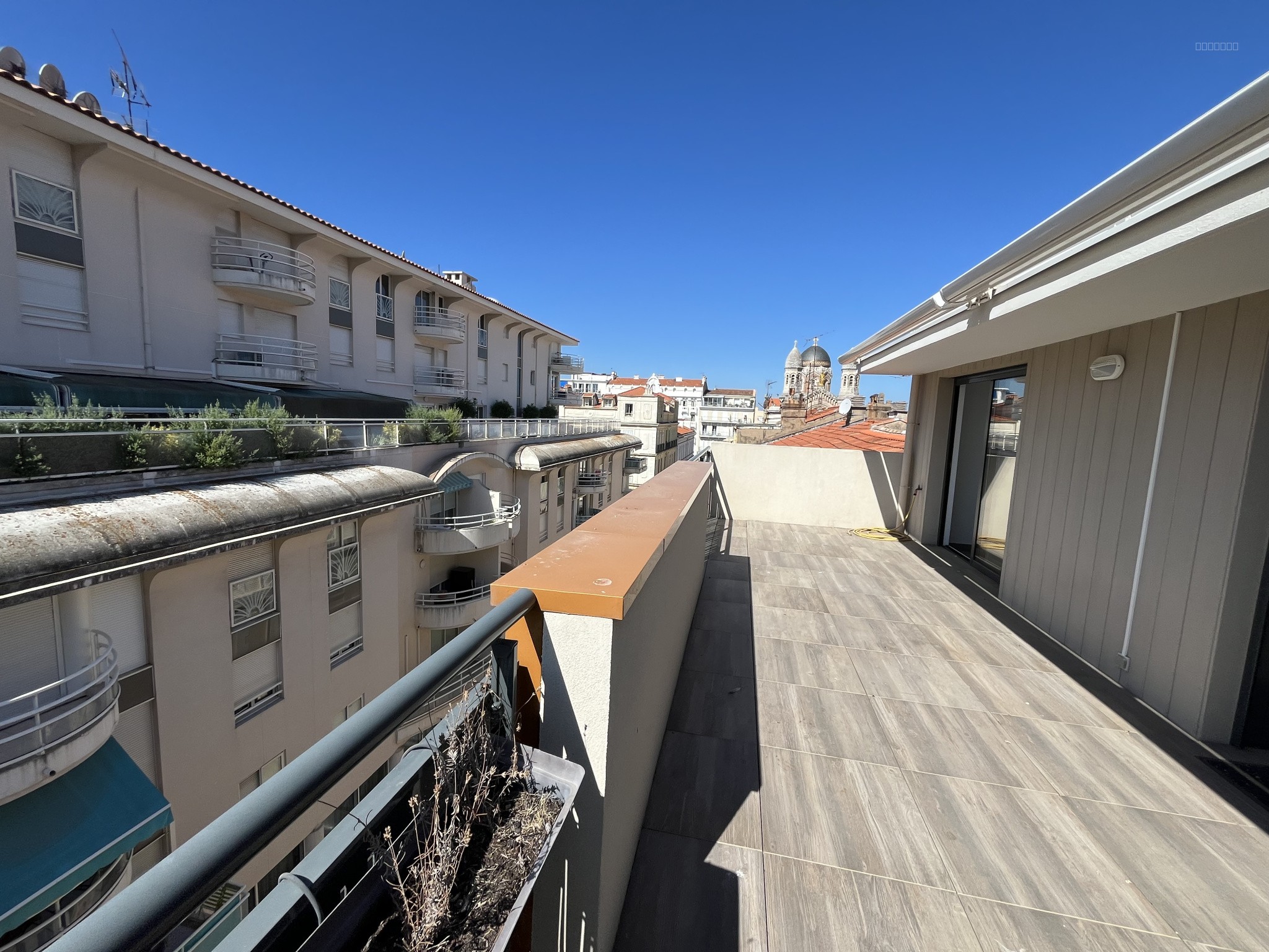A VENDRE - ST RAPHAEL TRIANGLE D'OR -  3 PIECES -DERNIER ETAGE - TERRASSE — photo 7