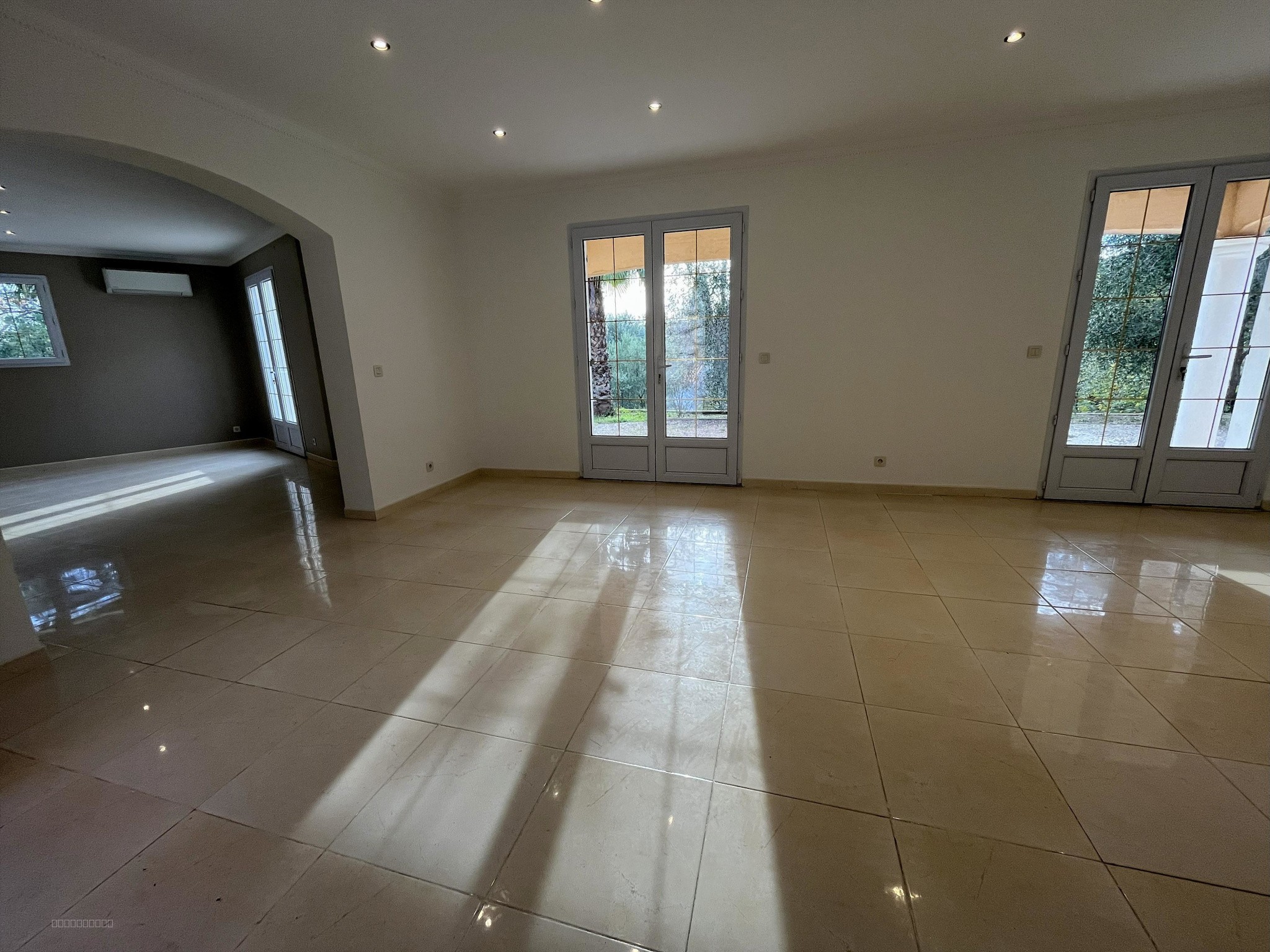 A VENDRE - LA MOTTE -VILLA 150 M2 - GRAND JARDIN ARBORE  -TERRAIN  PISCINABLE — photo 8